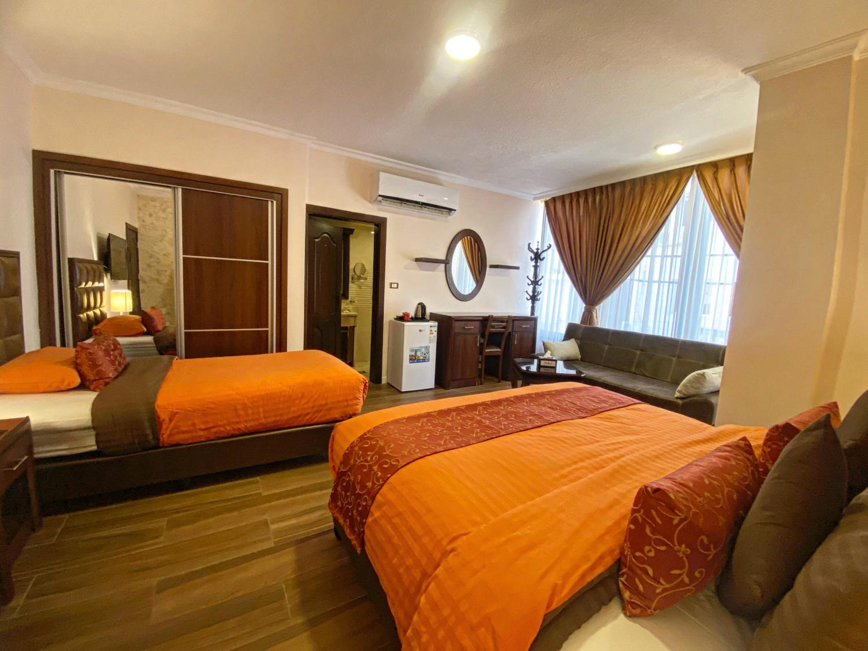 Deluxe King Suite photo 1