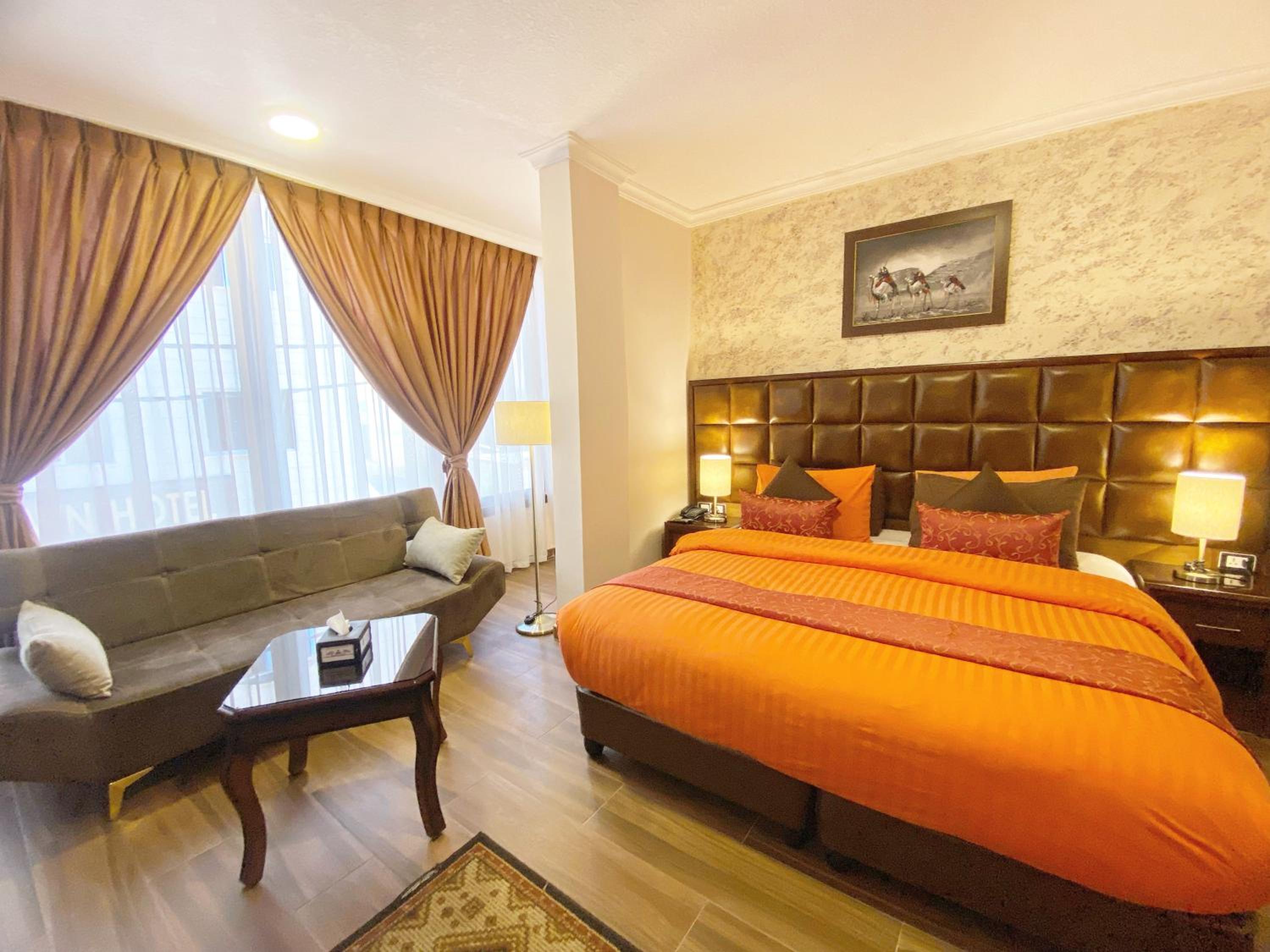 Deluxe King Suite photo 3