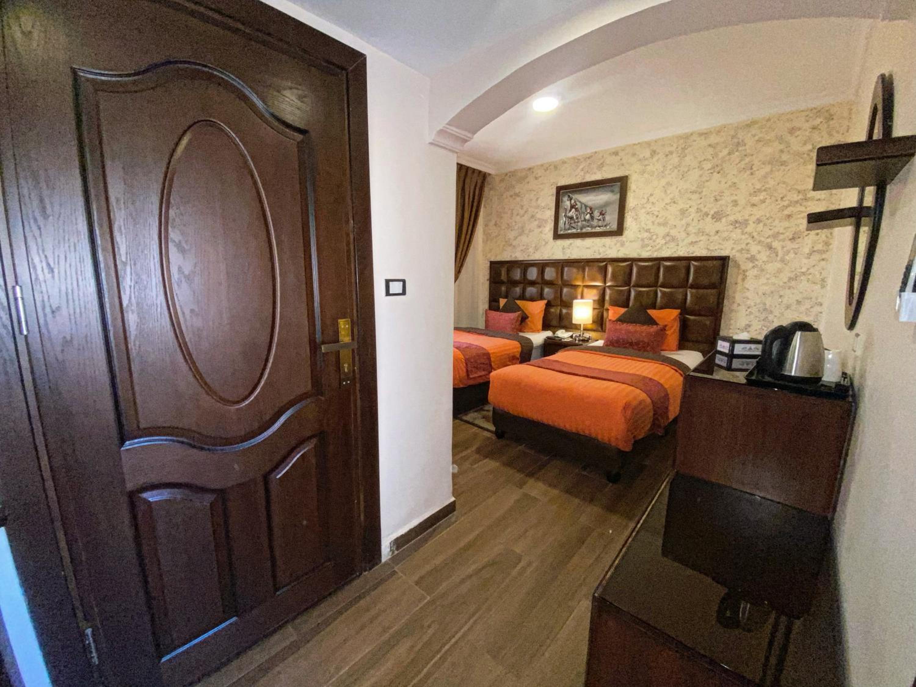 Deluxe King Suite photo 2