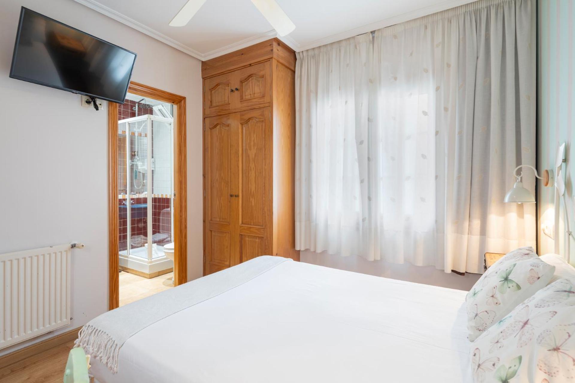 Economy Double or Twin Room photo 3