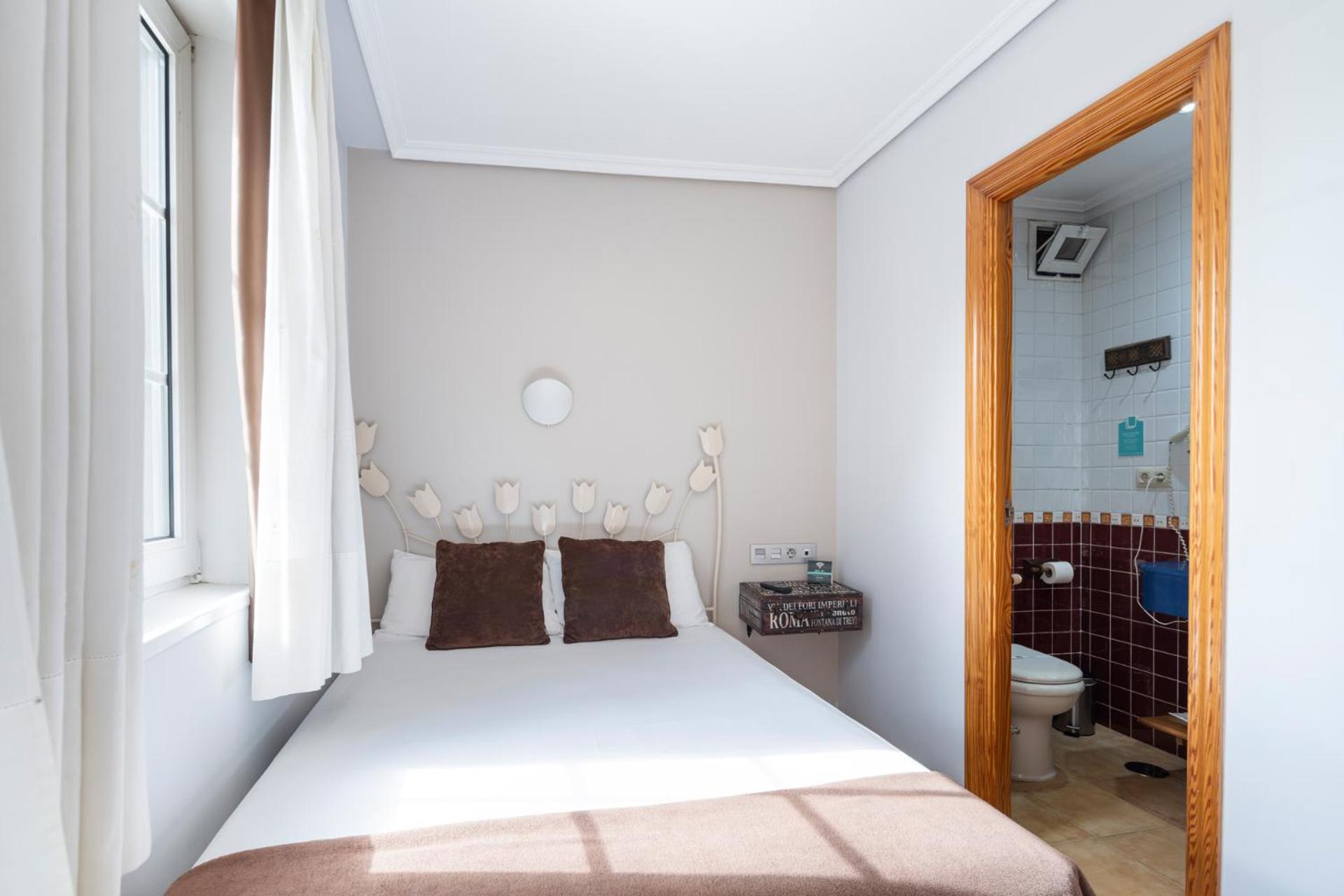 Economy Double or Twin Room photo 2