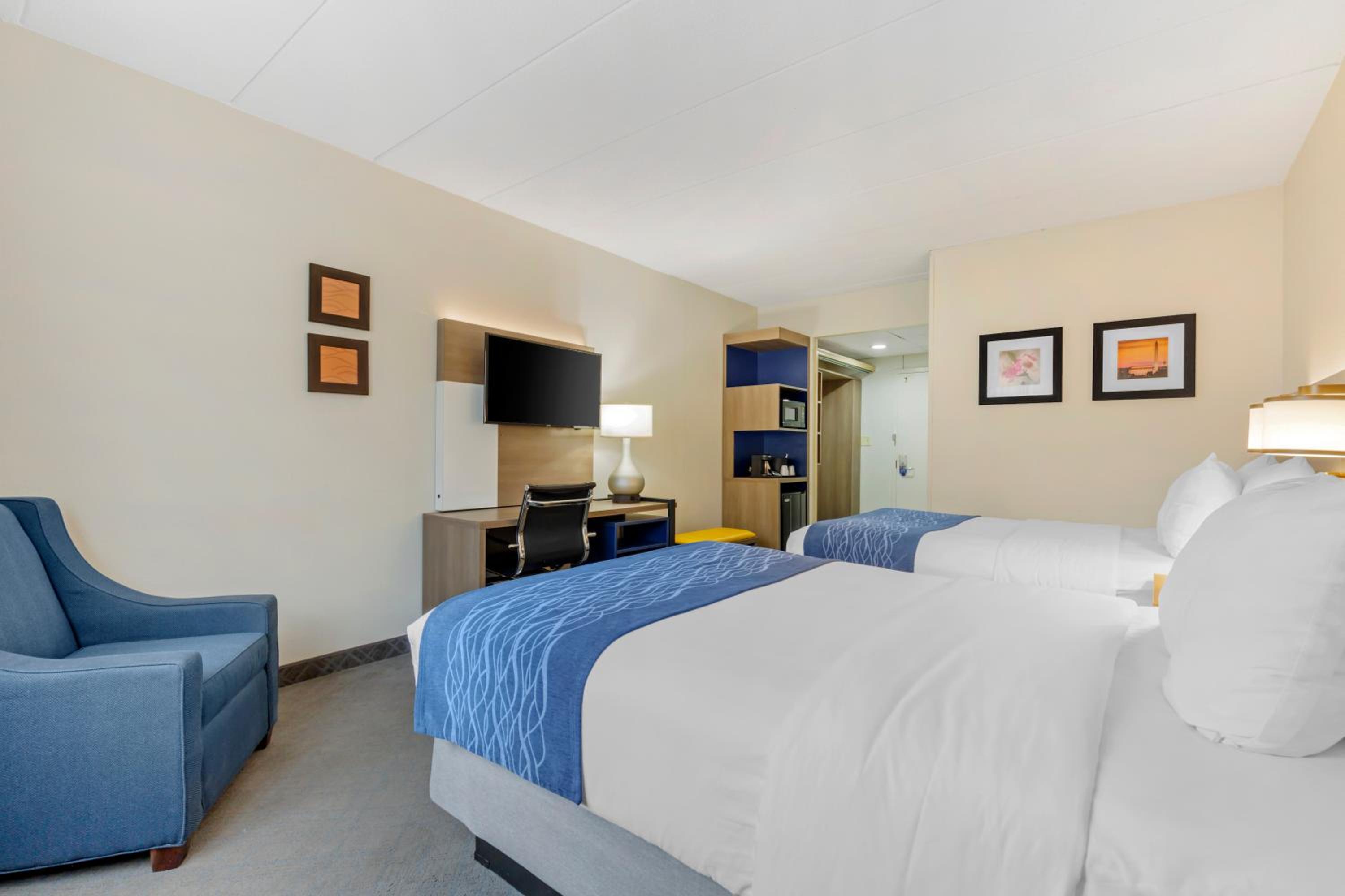 Double Room with Two Double Beds - Accessible/Non-Smoking photo 1