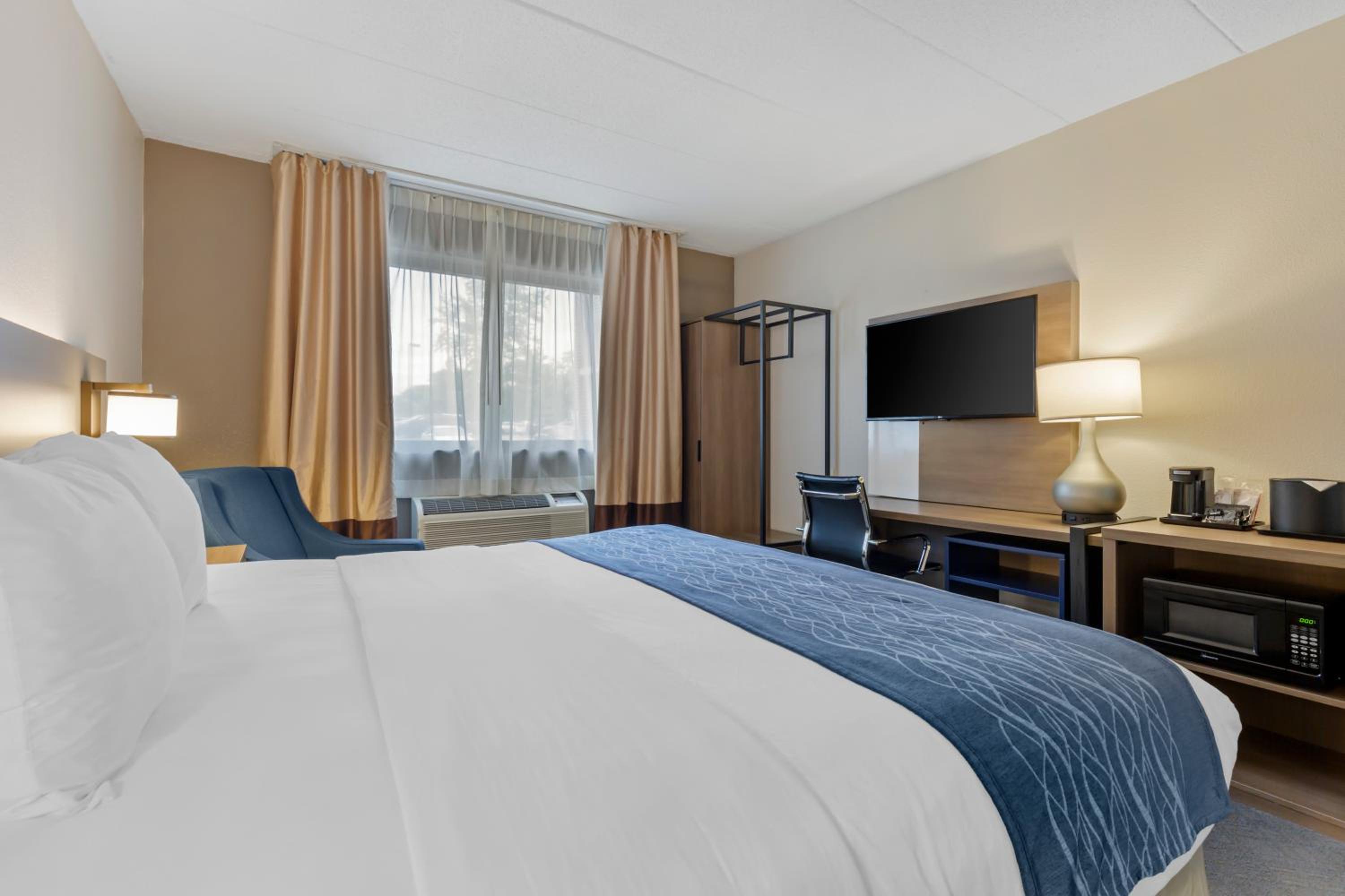 King Room - Non-Smoking photo 2
