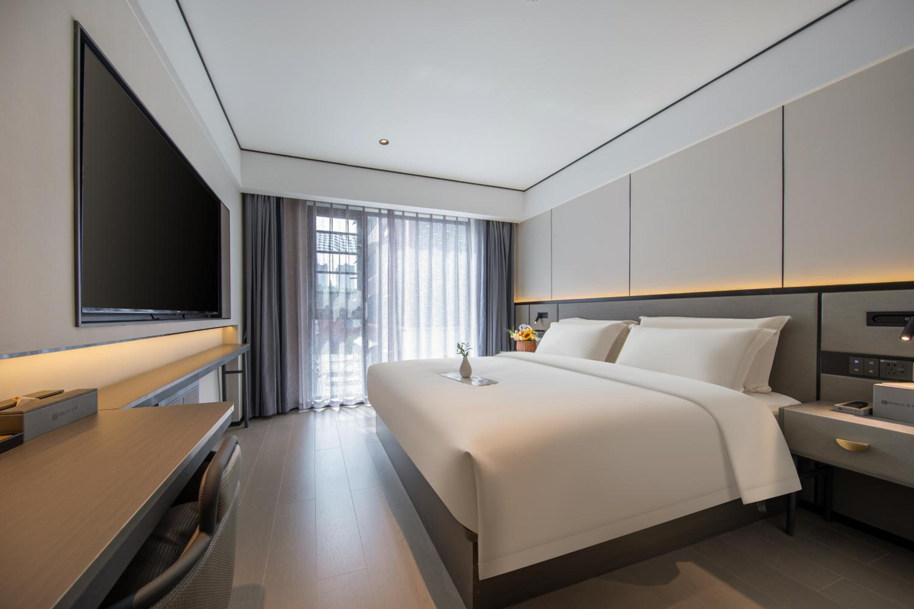 Standard Queen Room