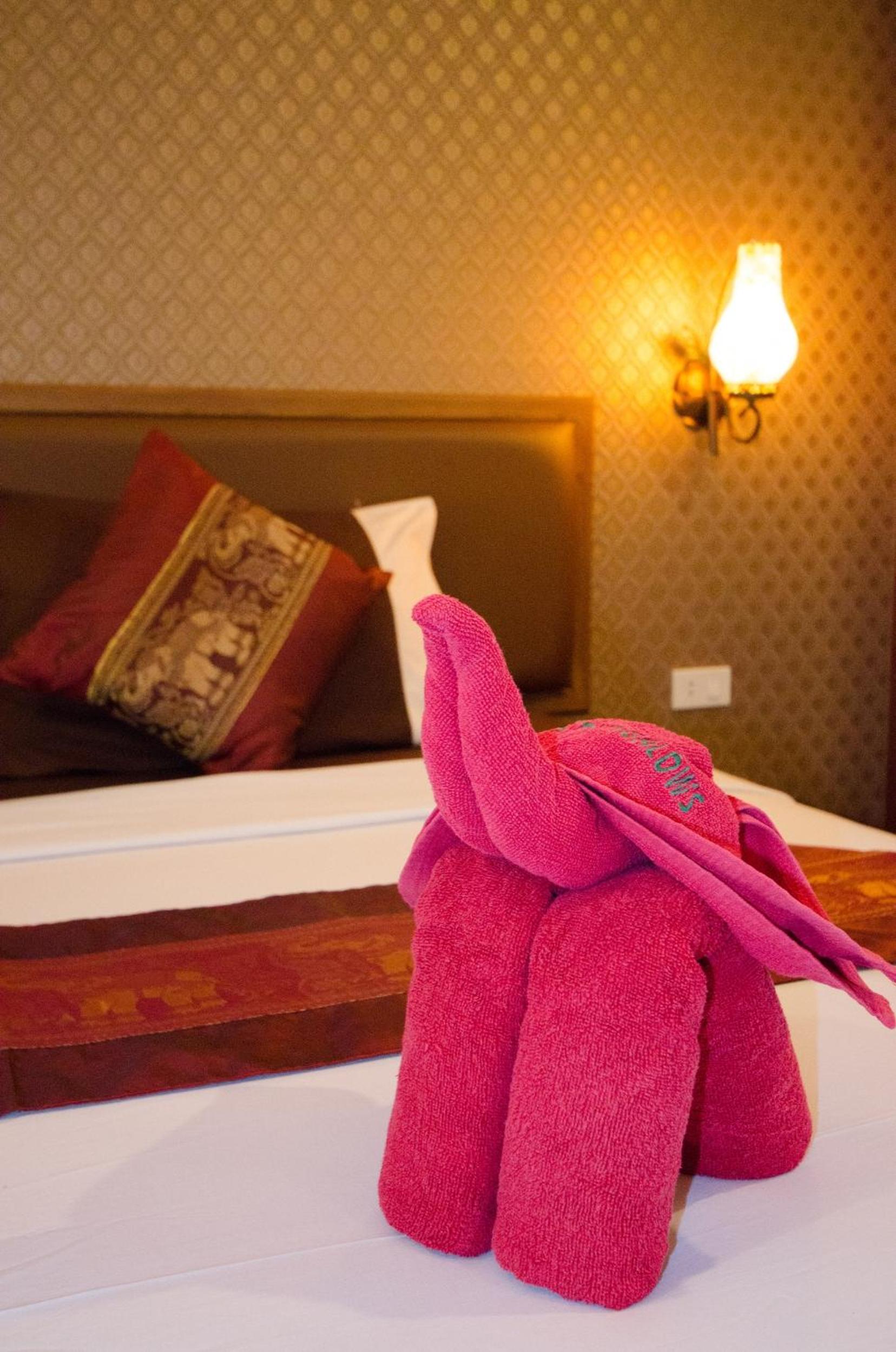Deluxe King Room with Garden View photo 2