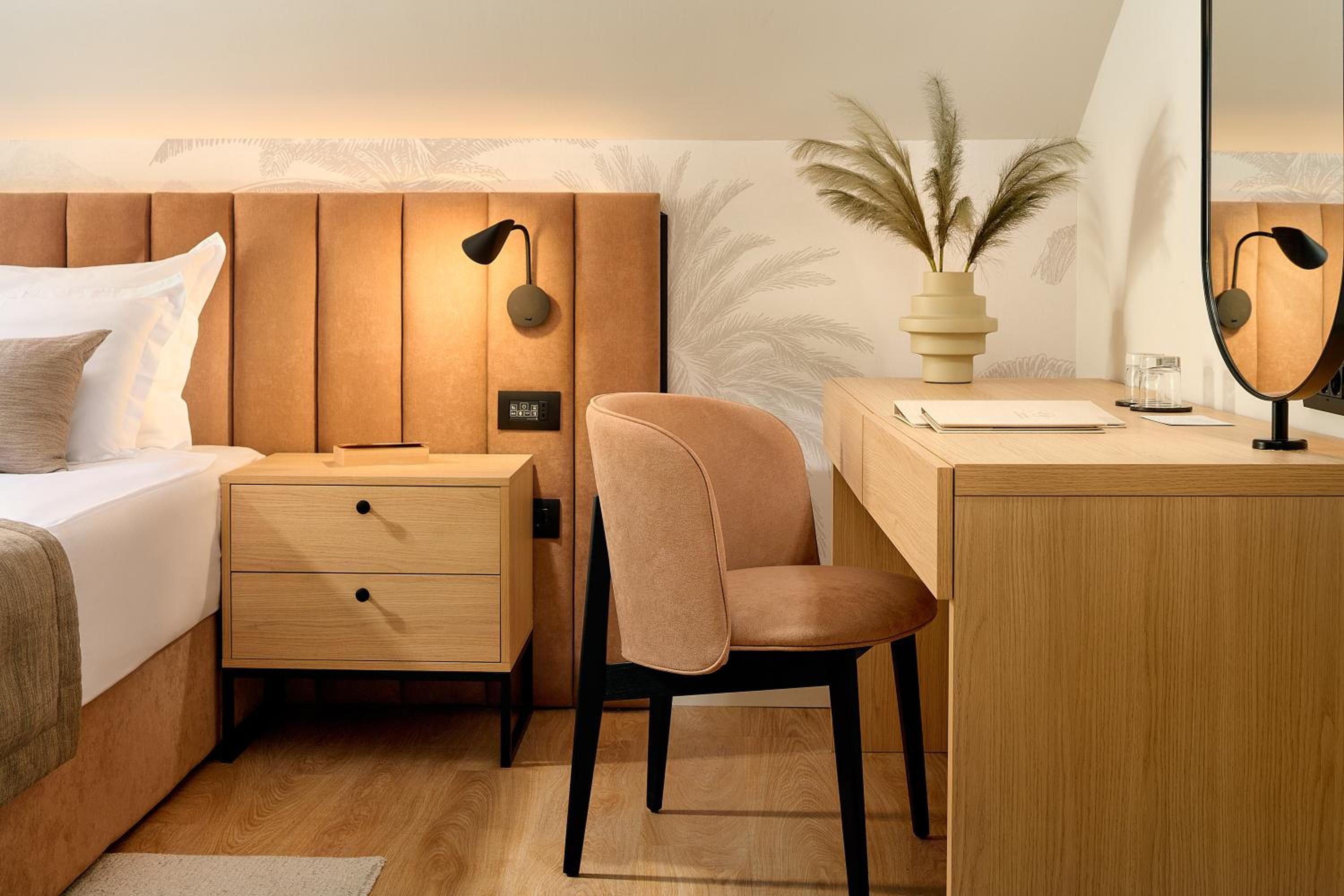 Deluxe Double or Twin Room with Skylight - Attic - Photo 2