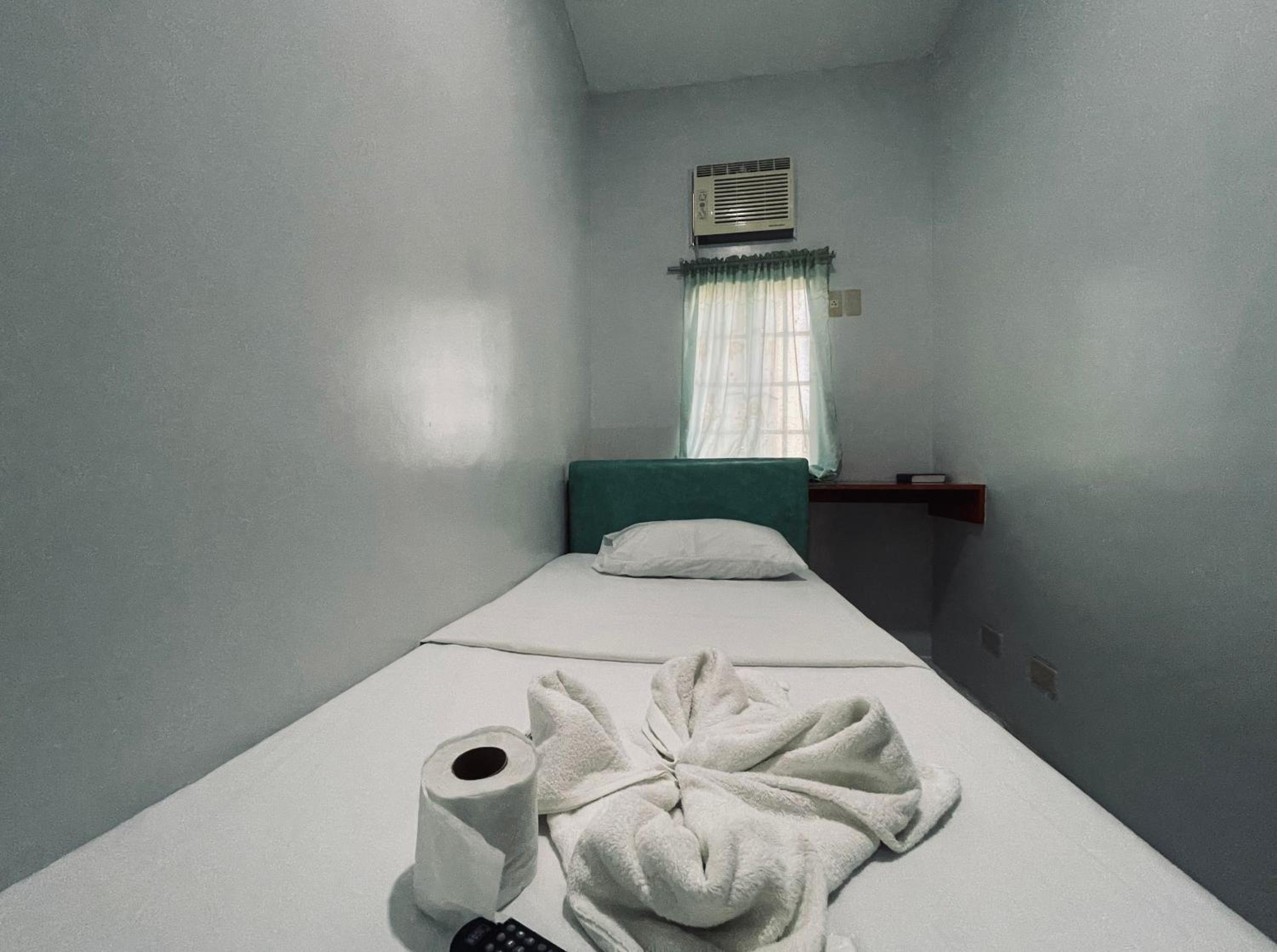 Budget Single Room - Photo 6