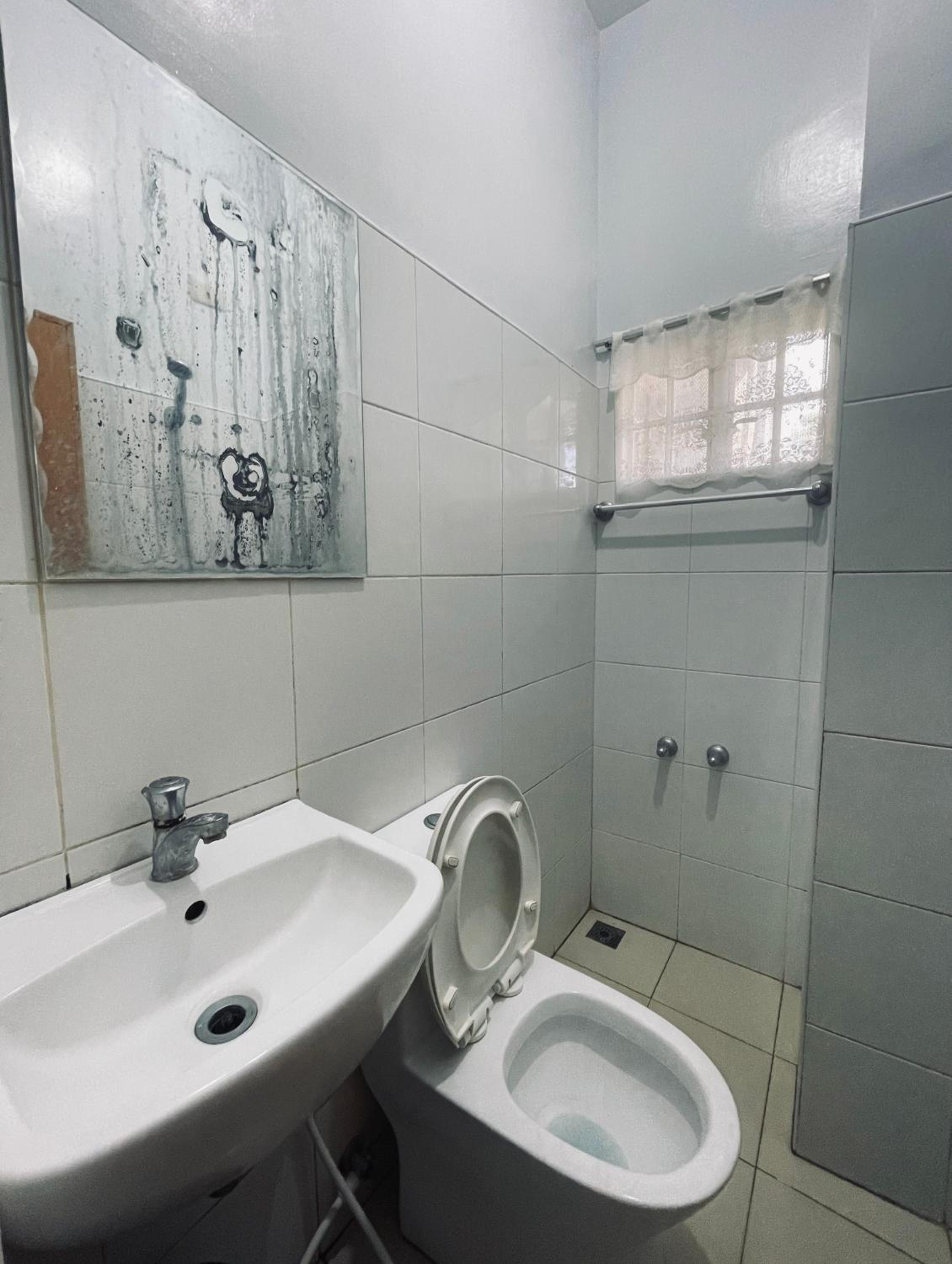 Budget Single Room - Photo 3