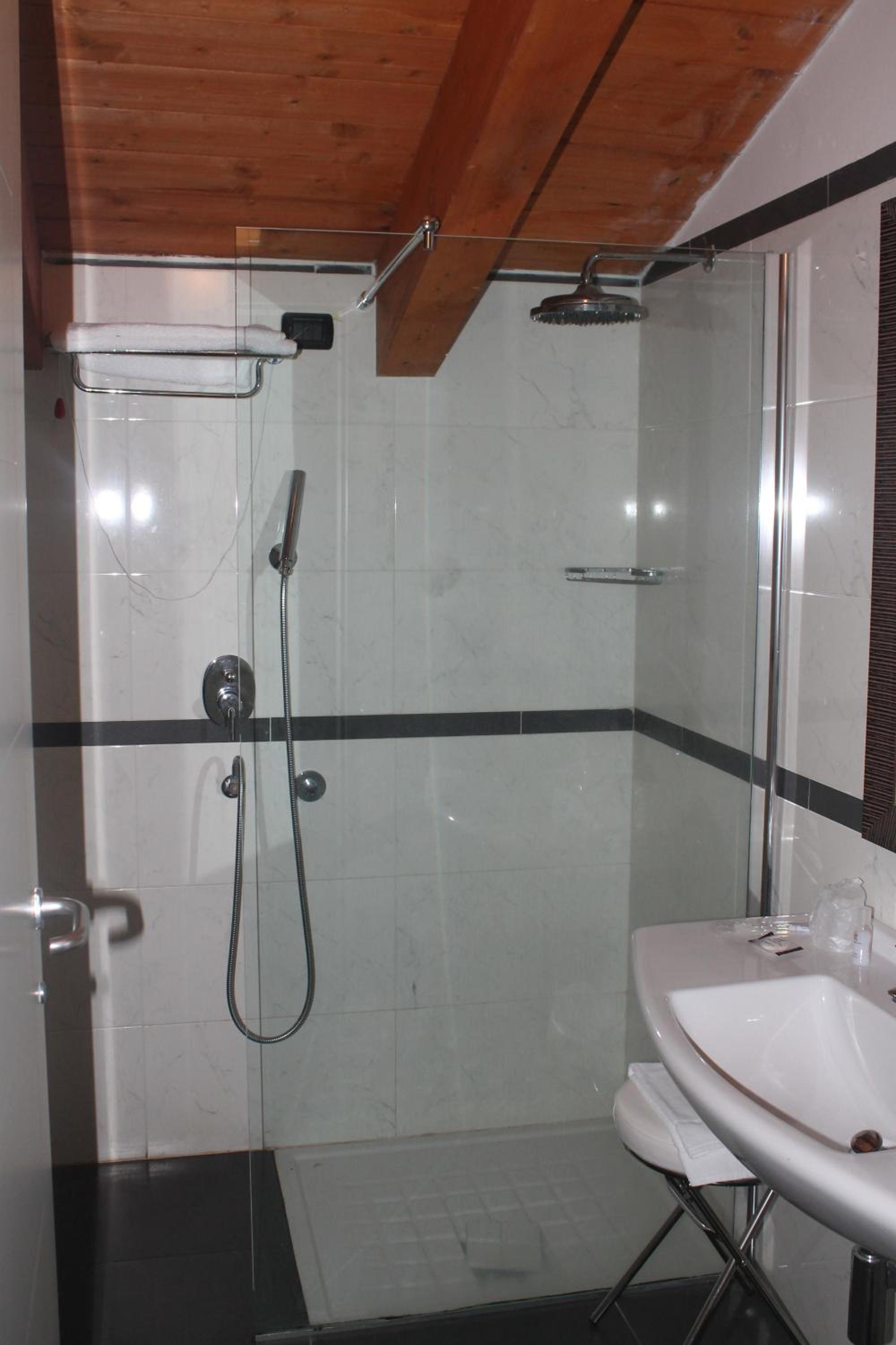 Deluxe Room - Photo 2