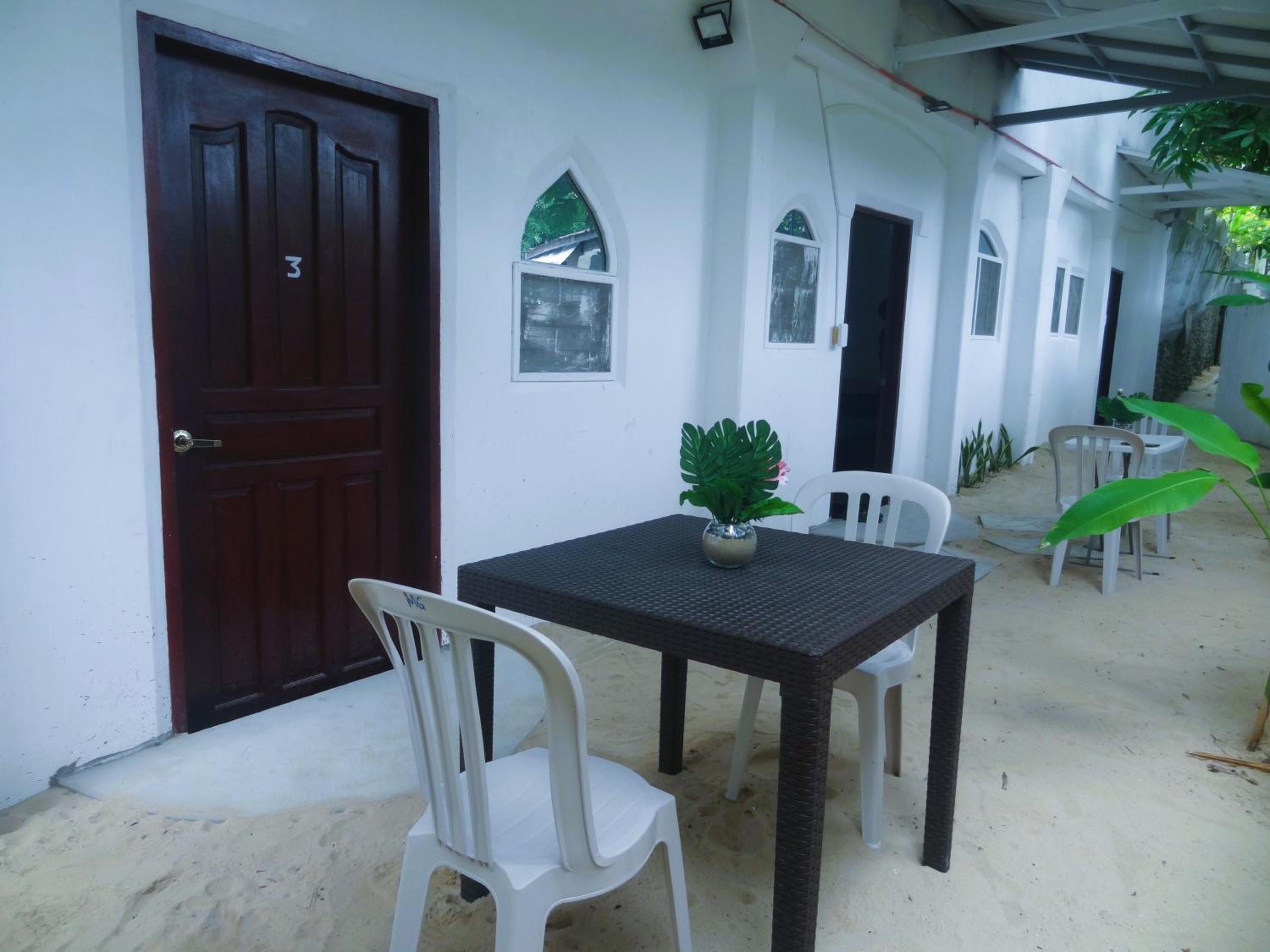Double Room with Private Bathroom - Photo 9