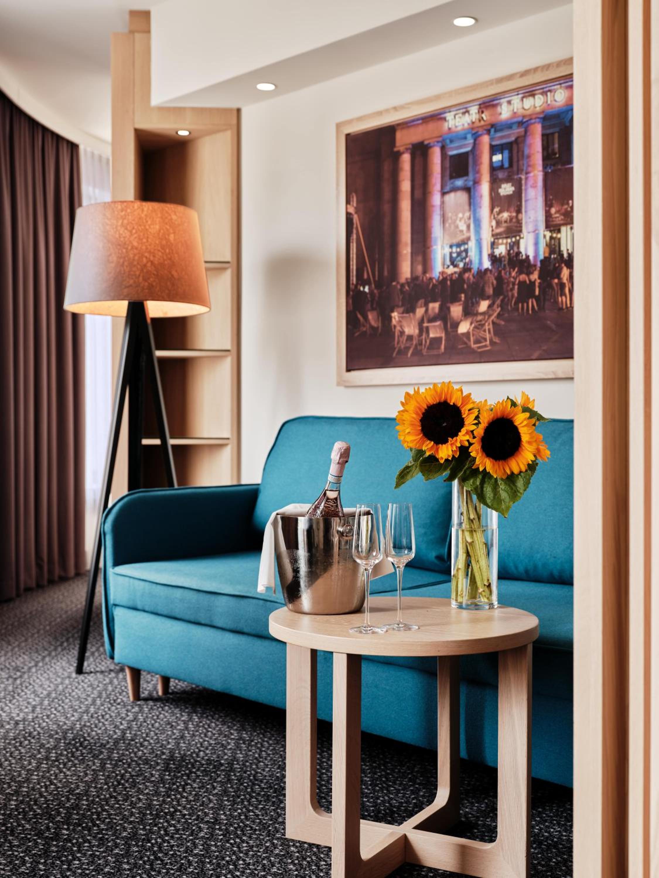King Suite with City View photo 3
