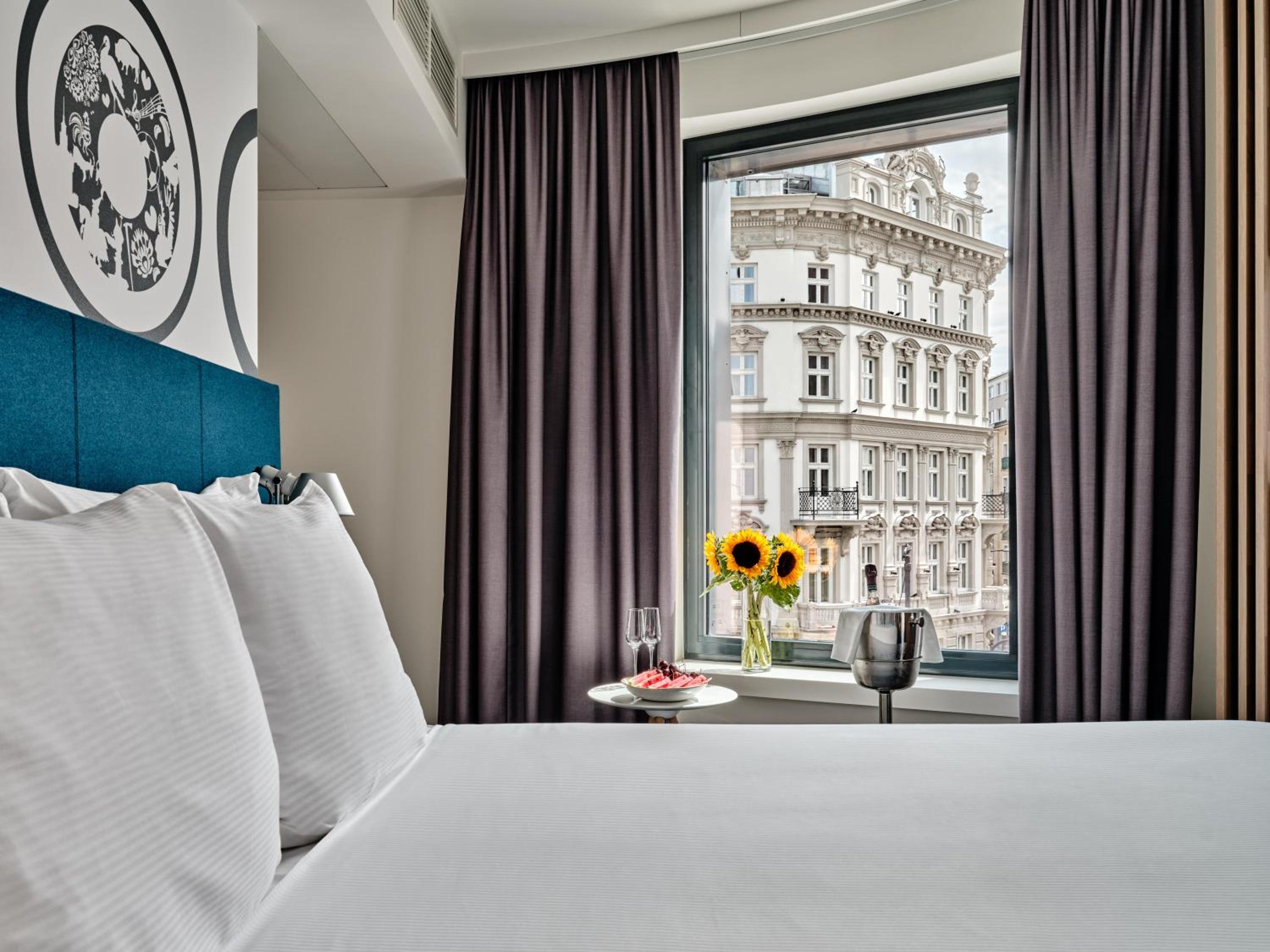 King Suite with City View photo 2