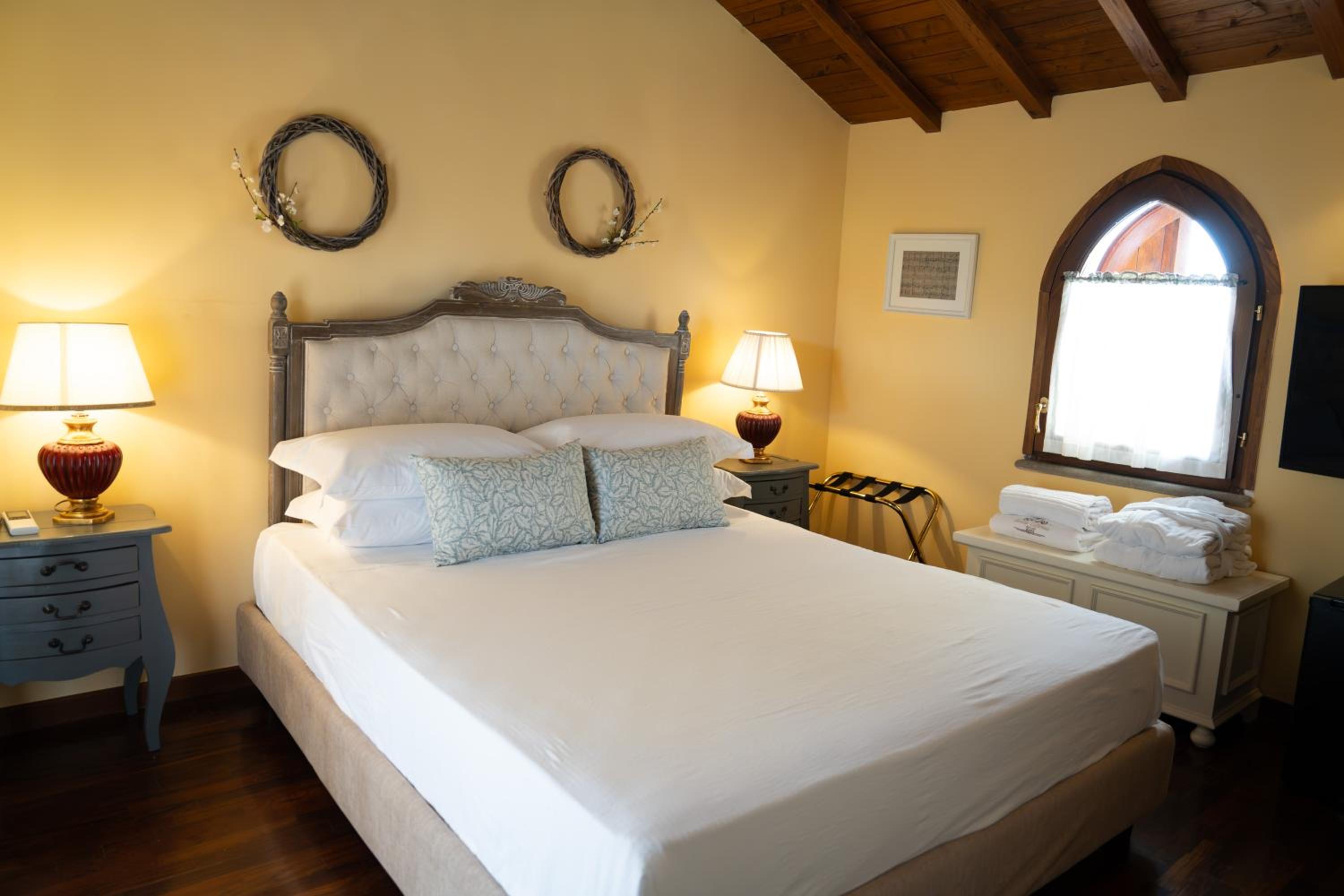 Deluxe Queen Suite photo 1