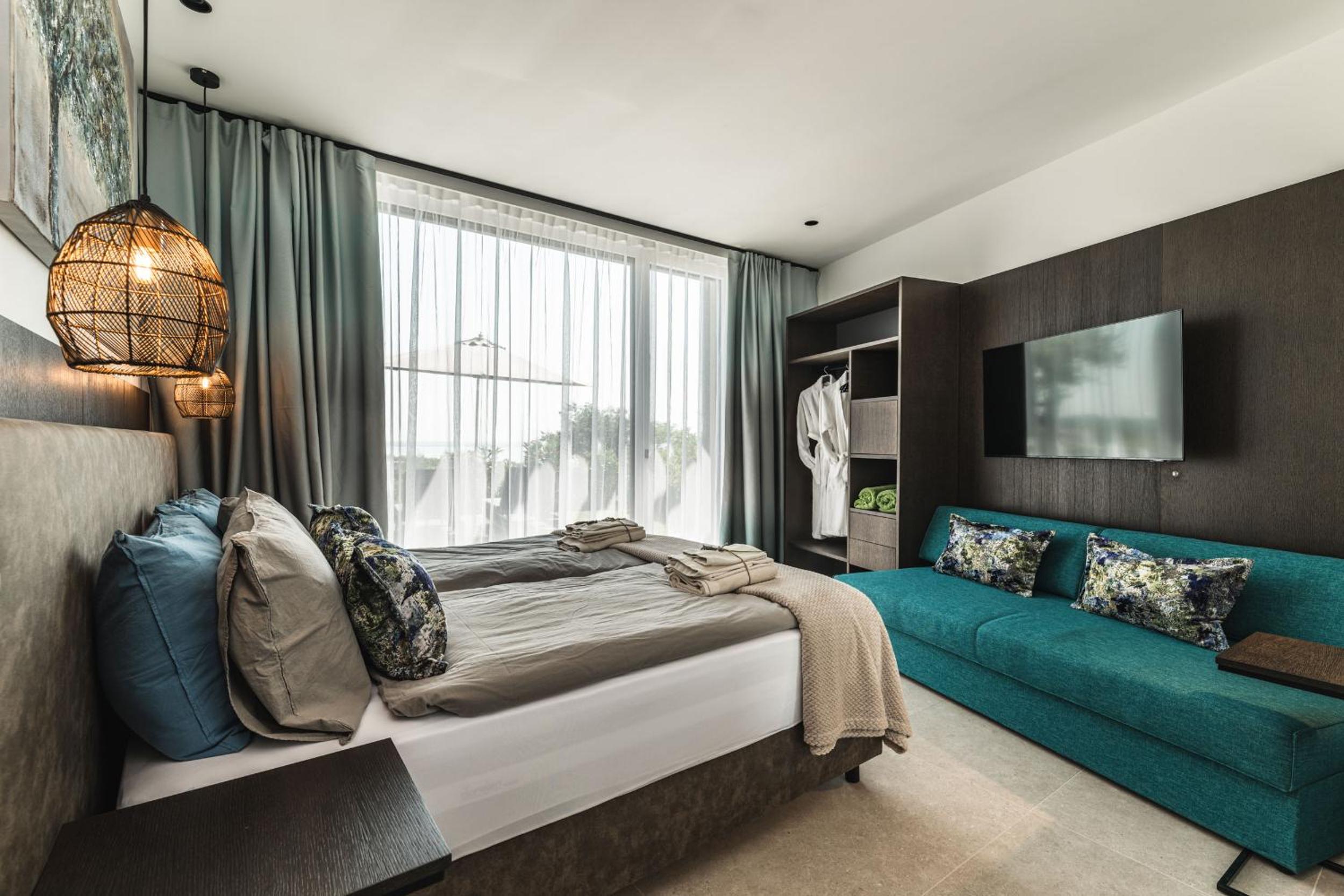 Suite with Lake View photo 1
