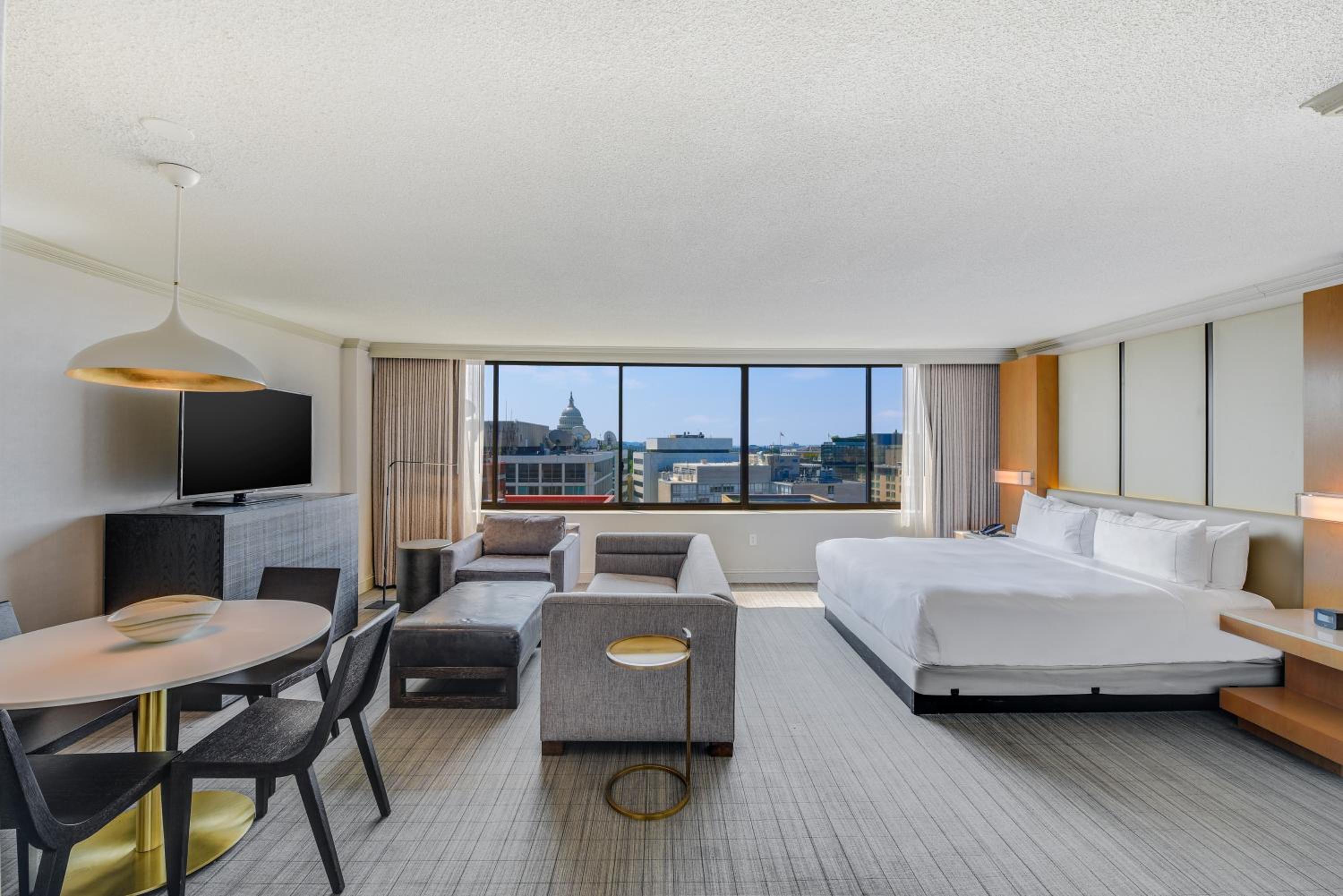 King Studio Suite with View - Photo 3