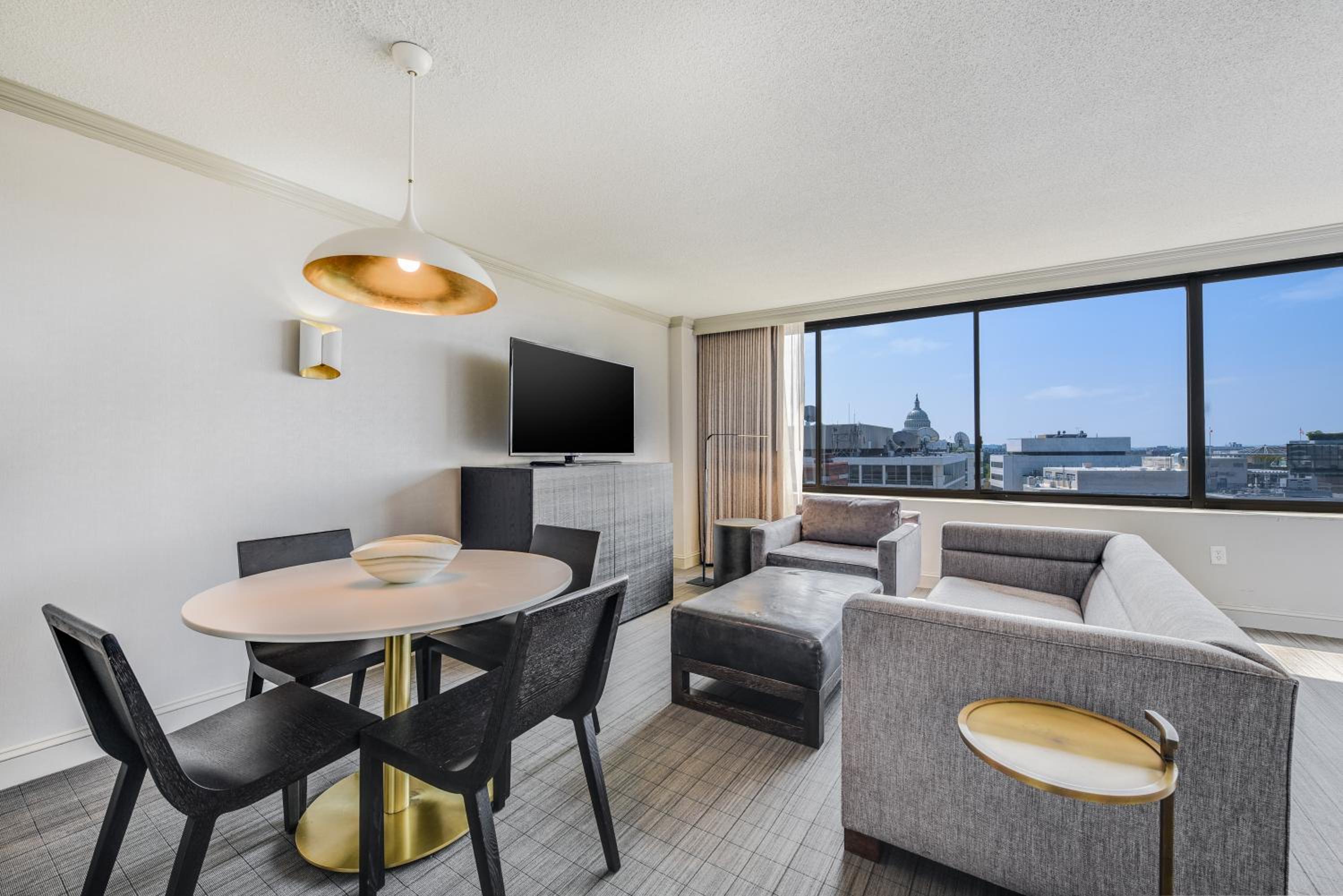 King Studio Suite with View - Photo 5