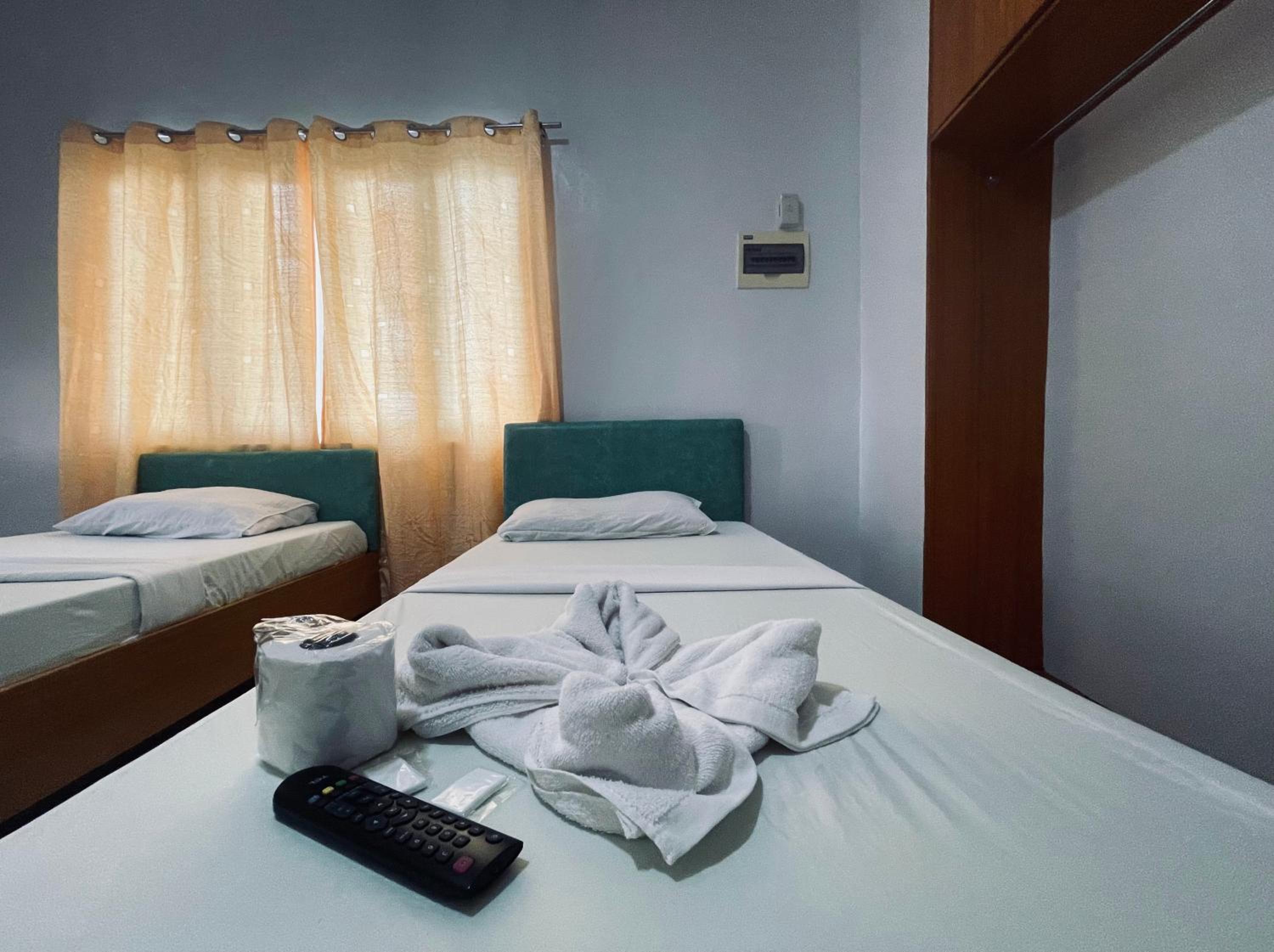 Standard Twin Room - Photo 6