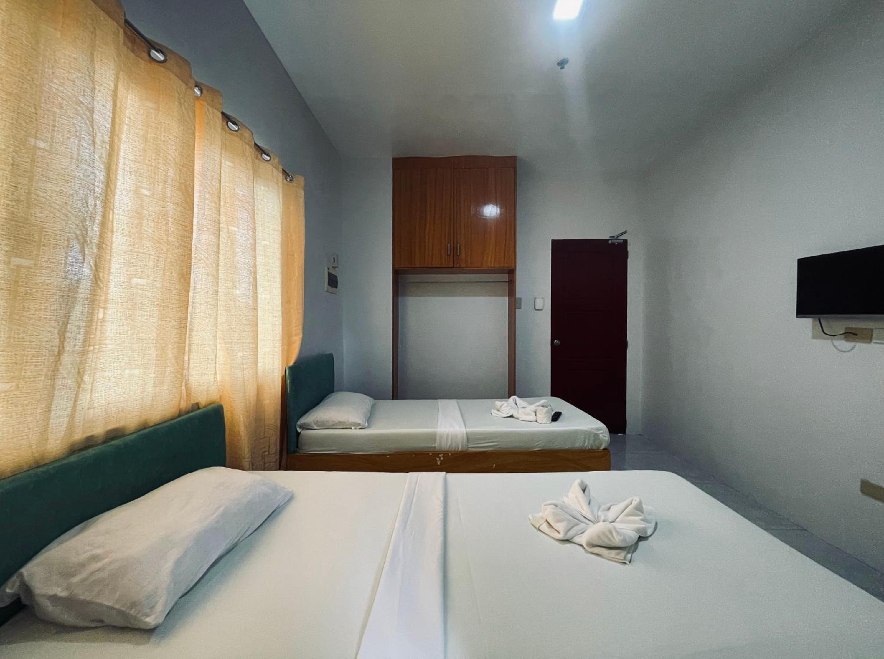 Standard Twin Room - Photo 2