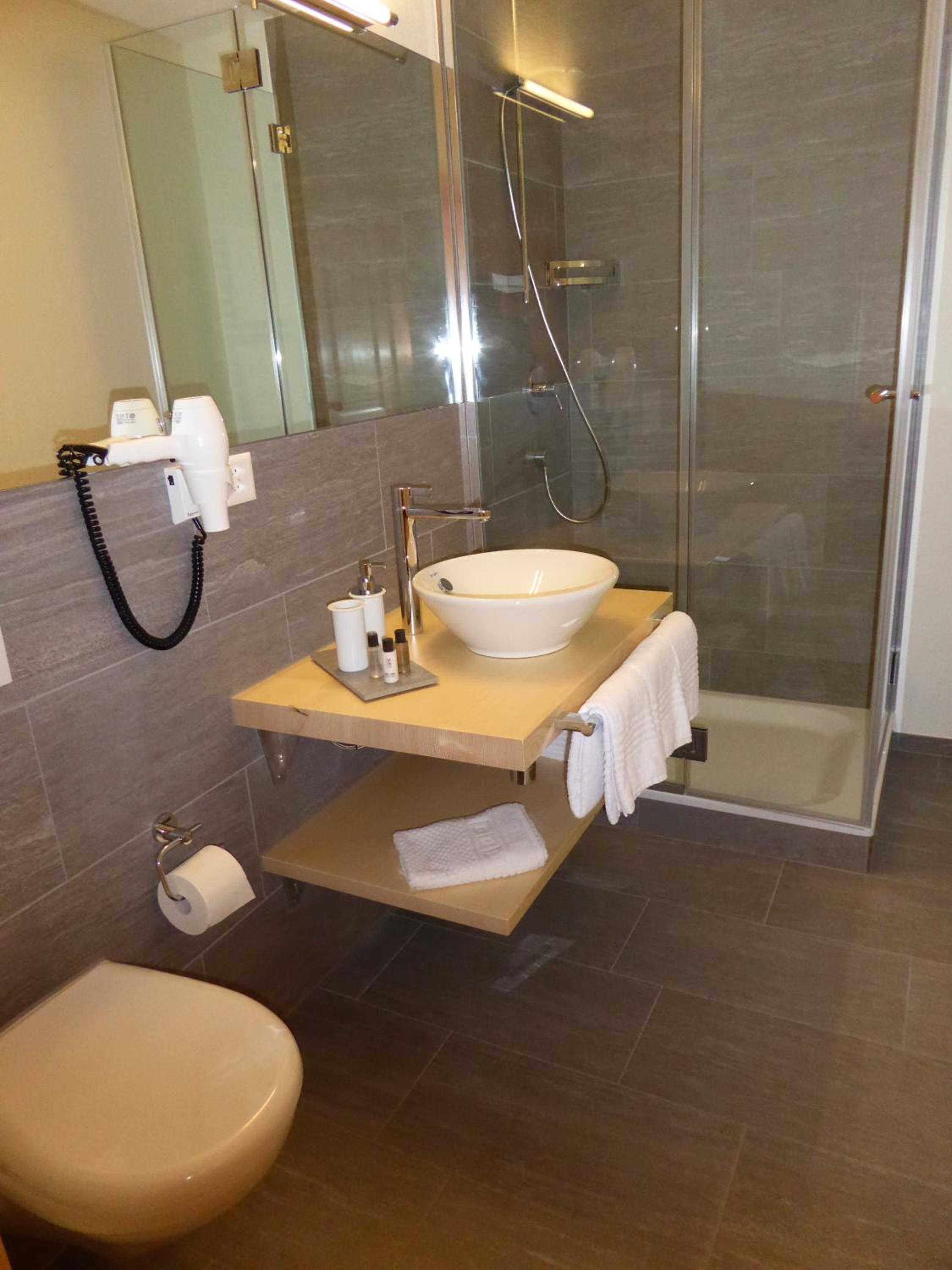 Double or Twin Room with Panoramic View - Photo 11