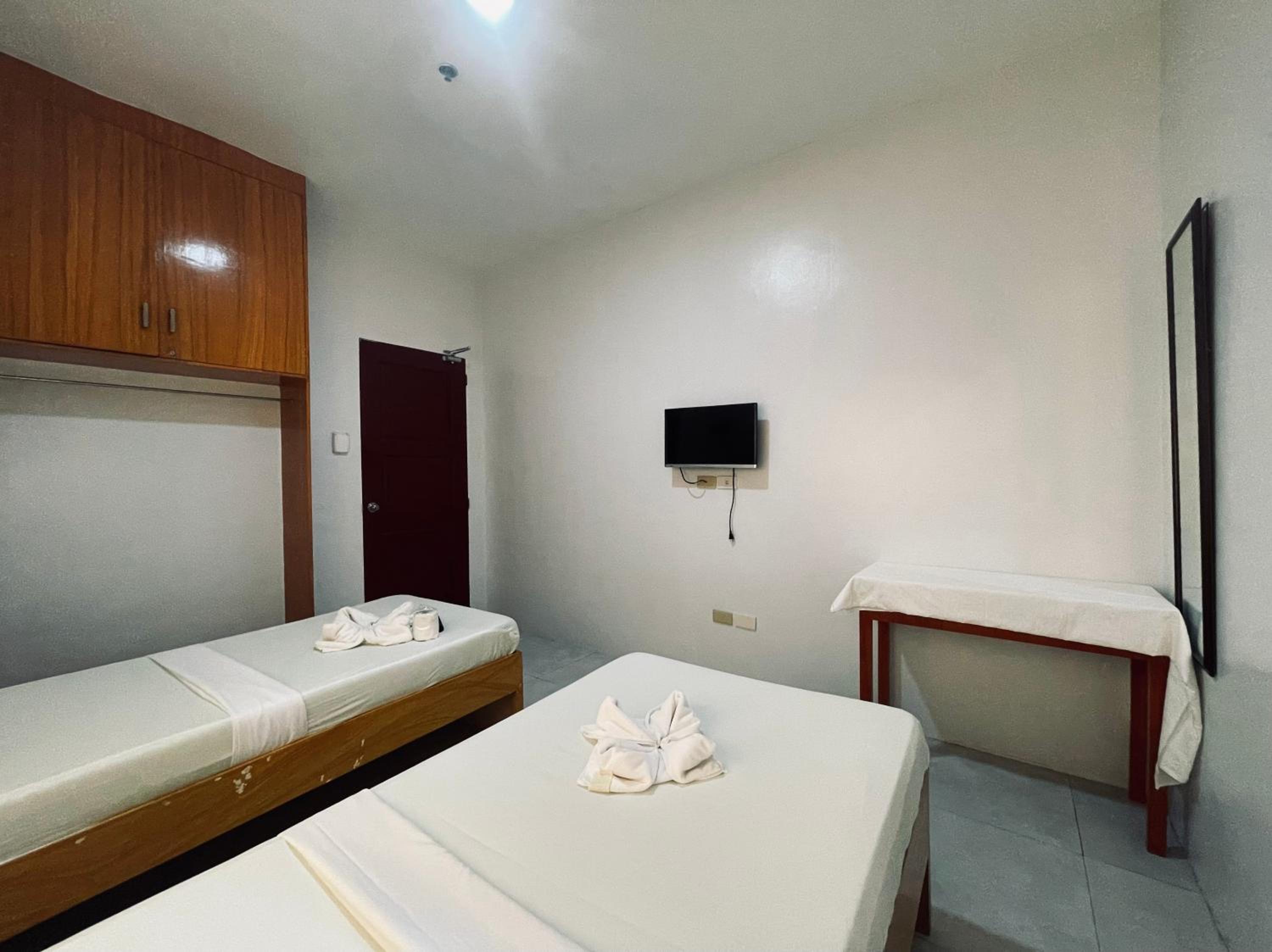 Standard Twin Room - Photo 4