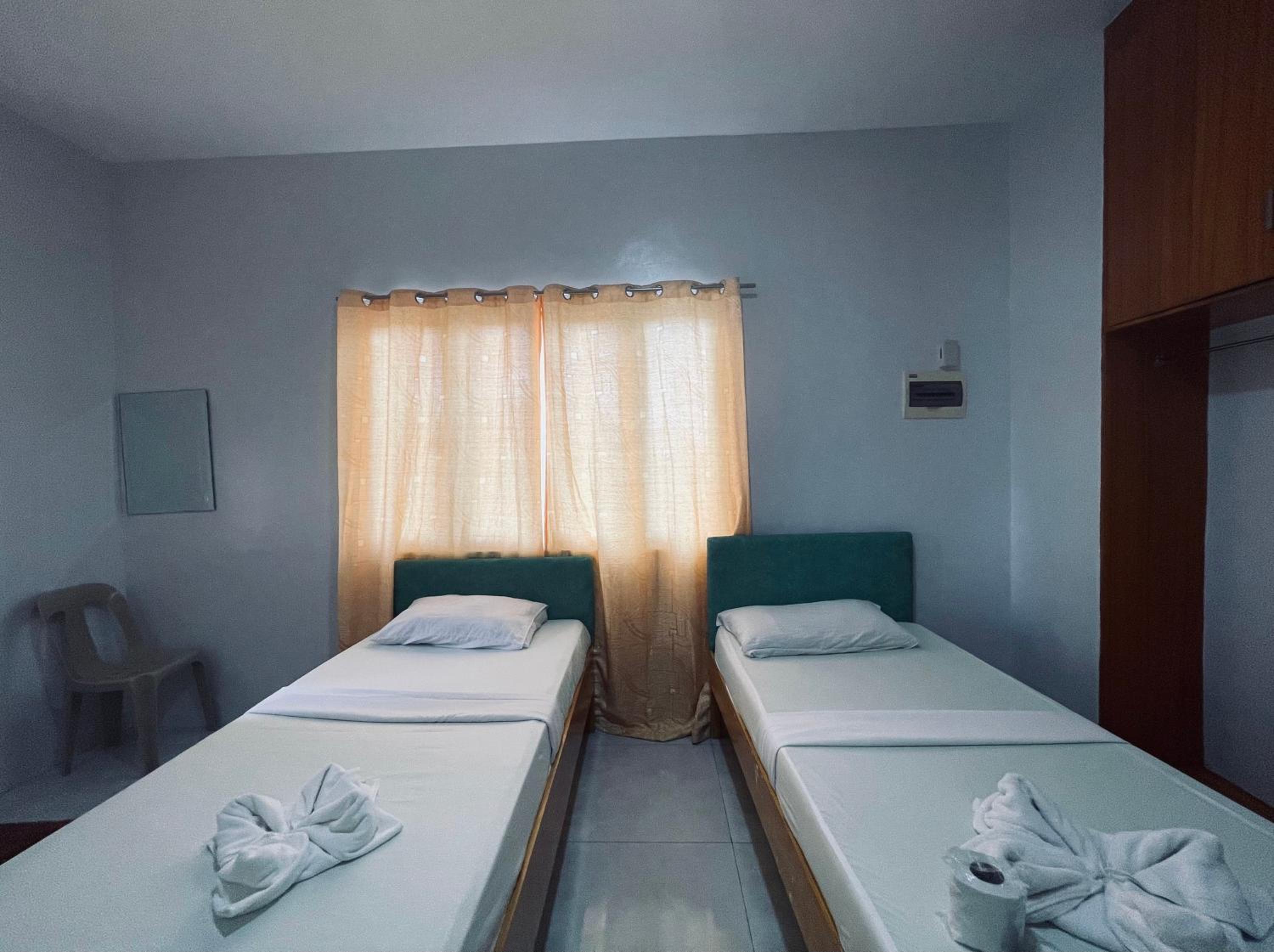 Standard Twin Room - Photo 1