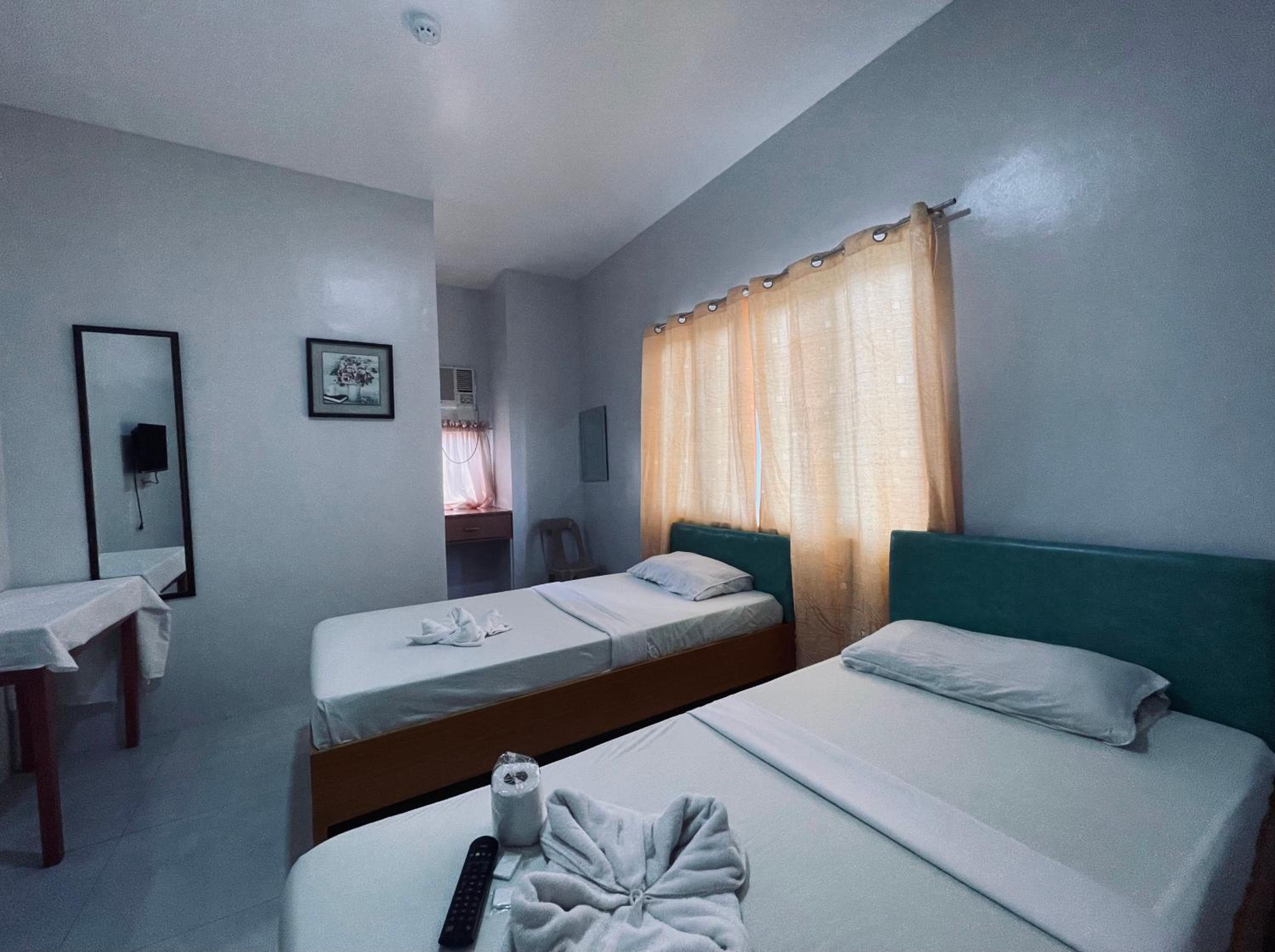 Standard Twin Room - Photo 5