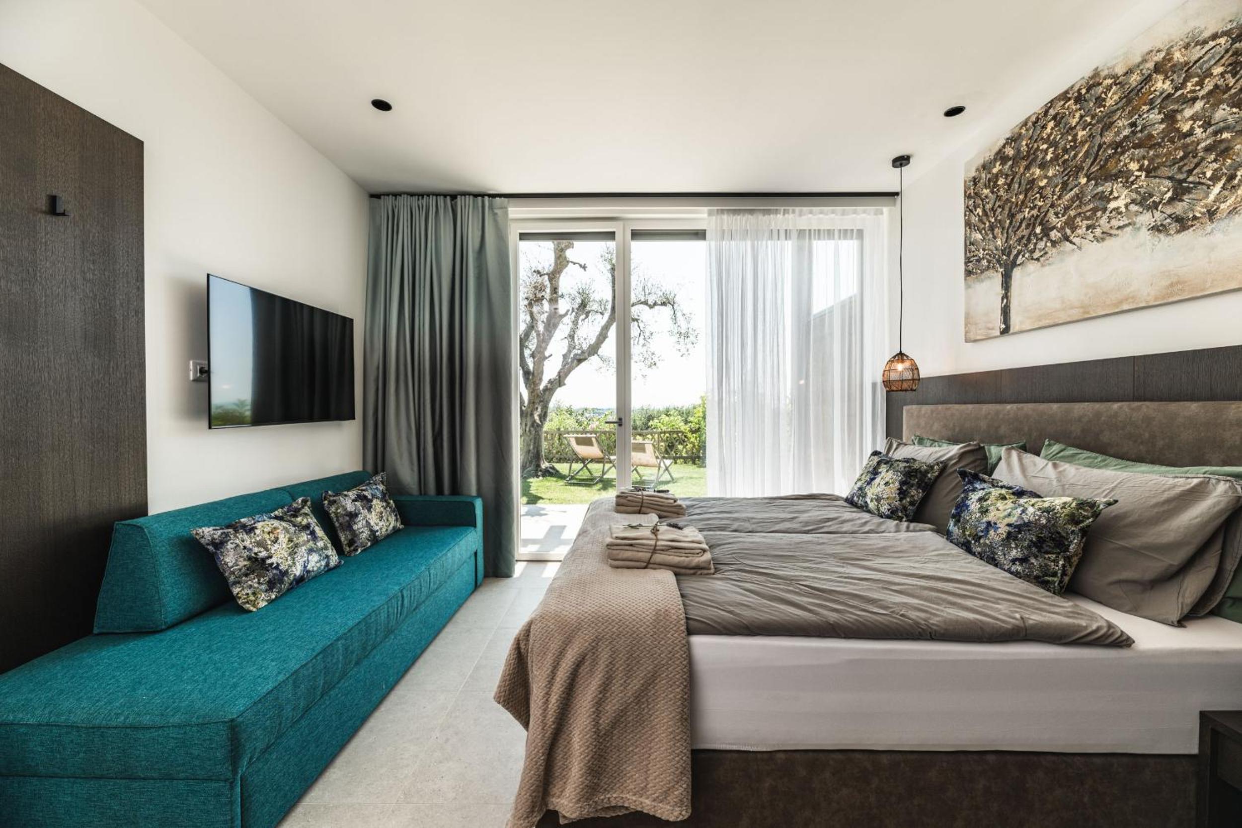 Suite with Lake View photo 1