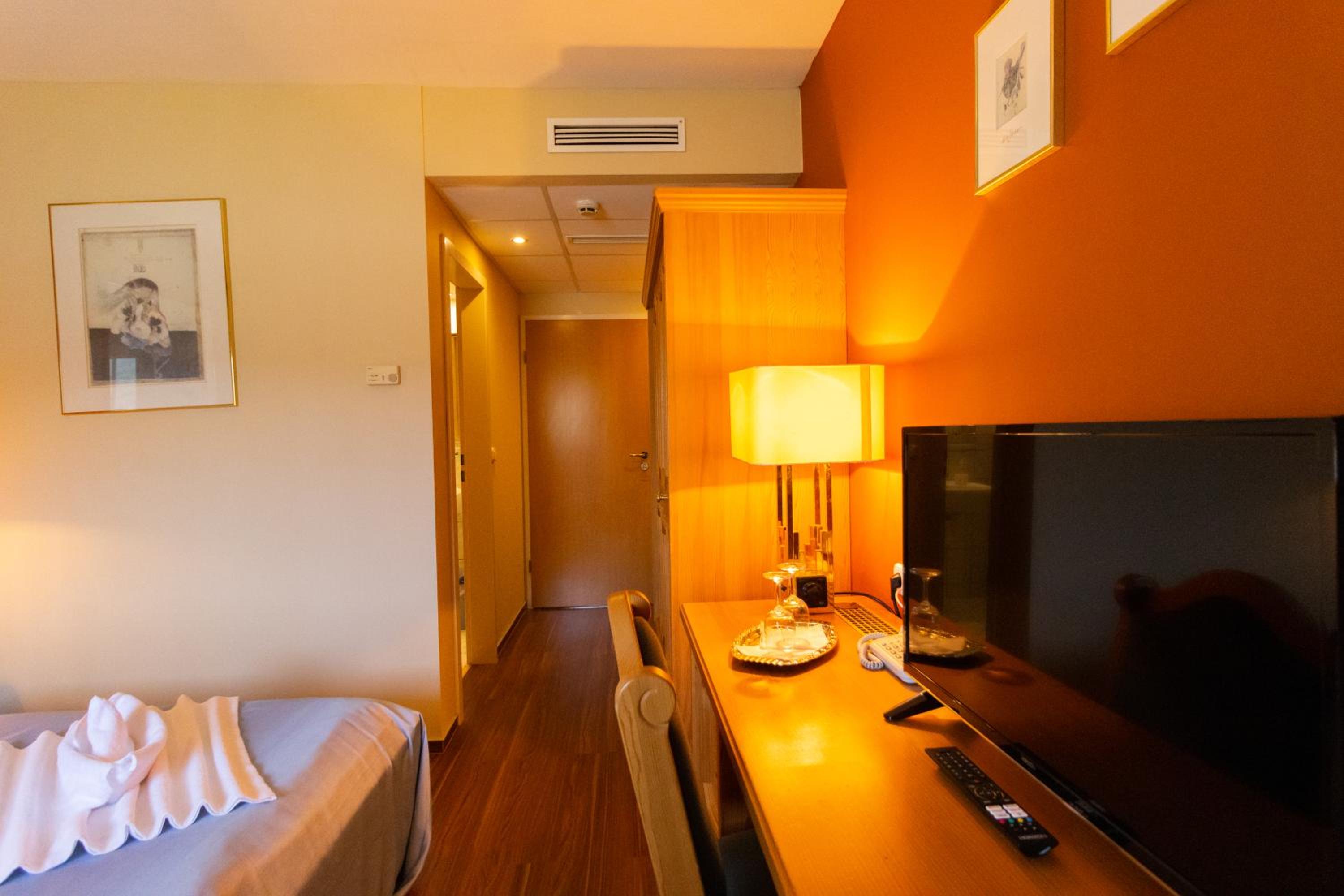 Single Room photo 2