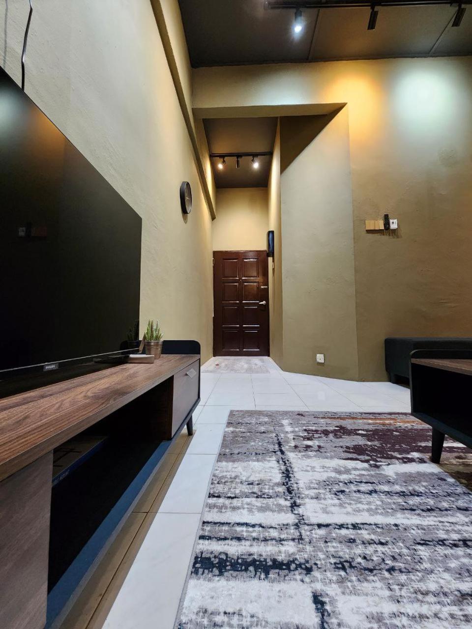 Three-Bedroom House photo 2