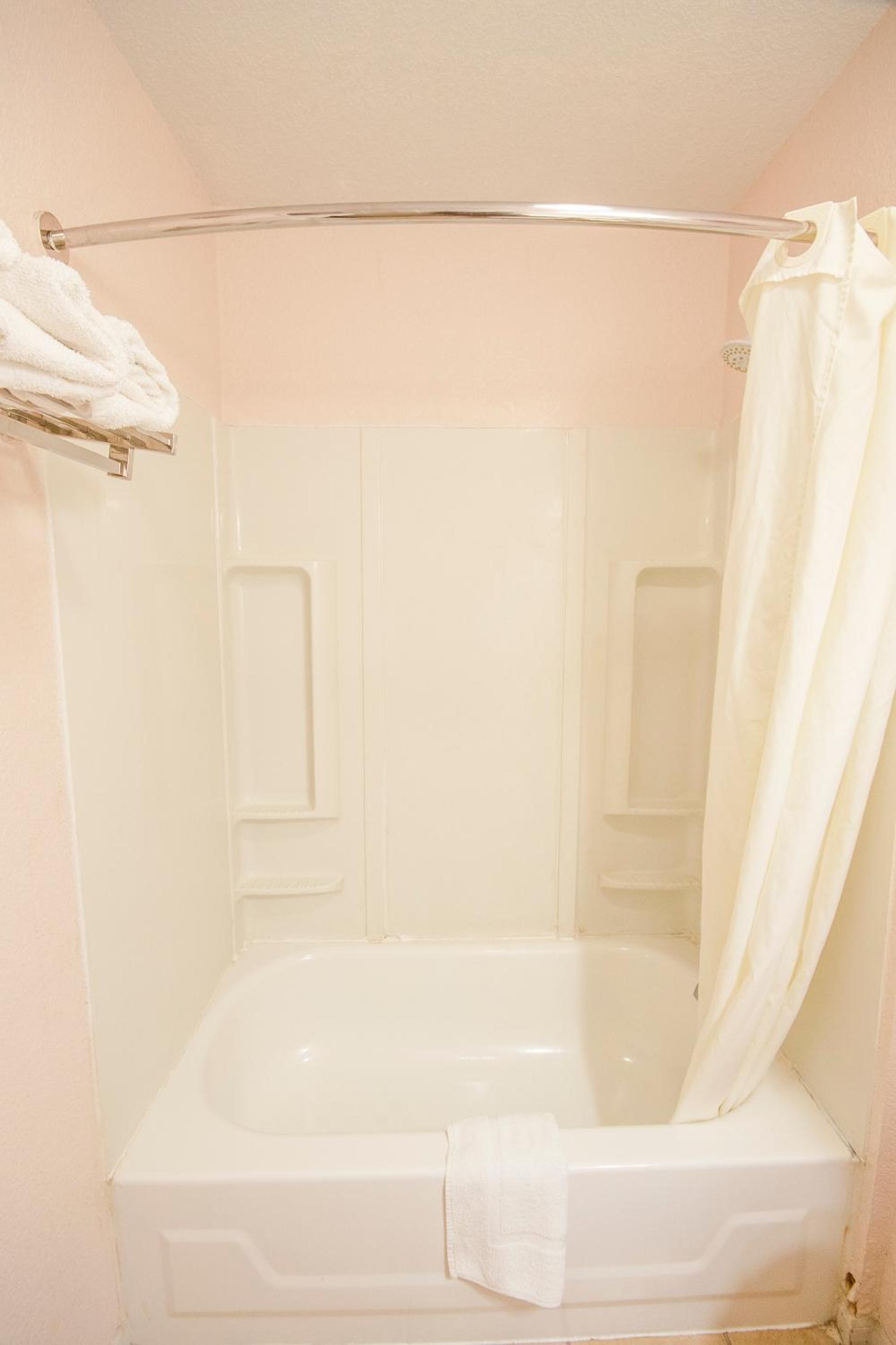 2 Queen Beds Non-Smoking - Photo 8