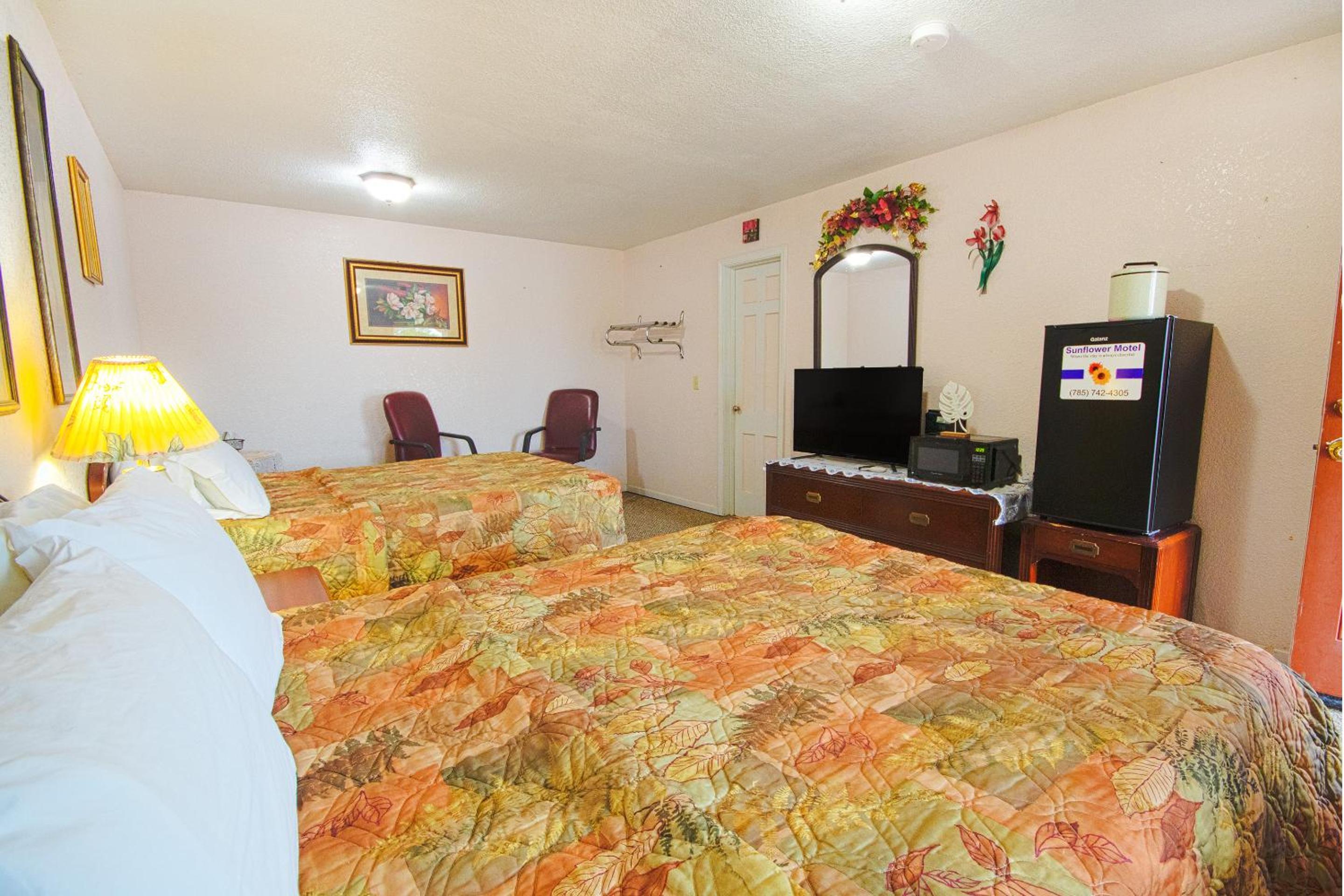 2 Queen Beds Non-Smoking - Photo 3
