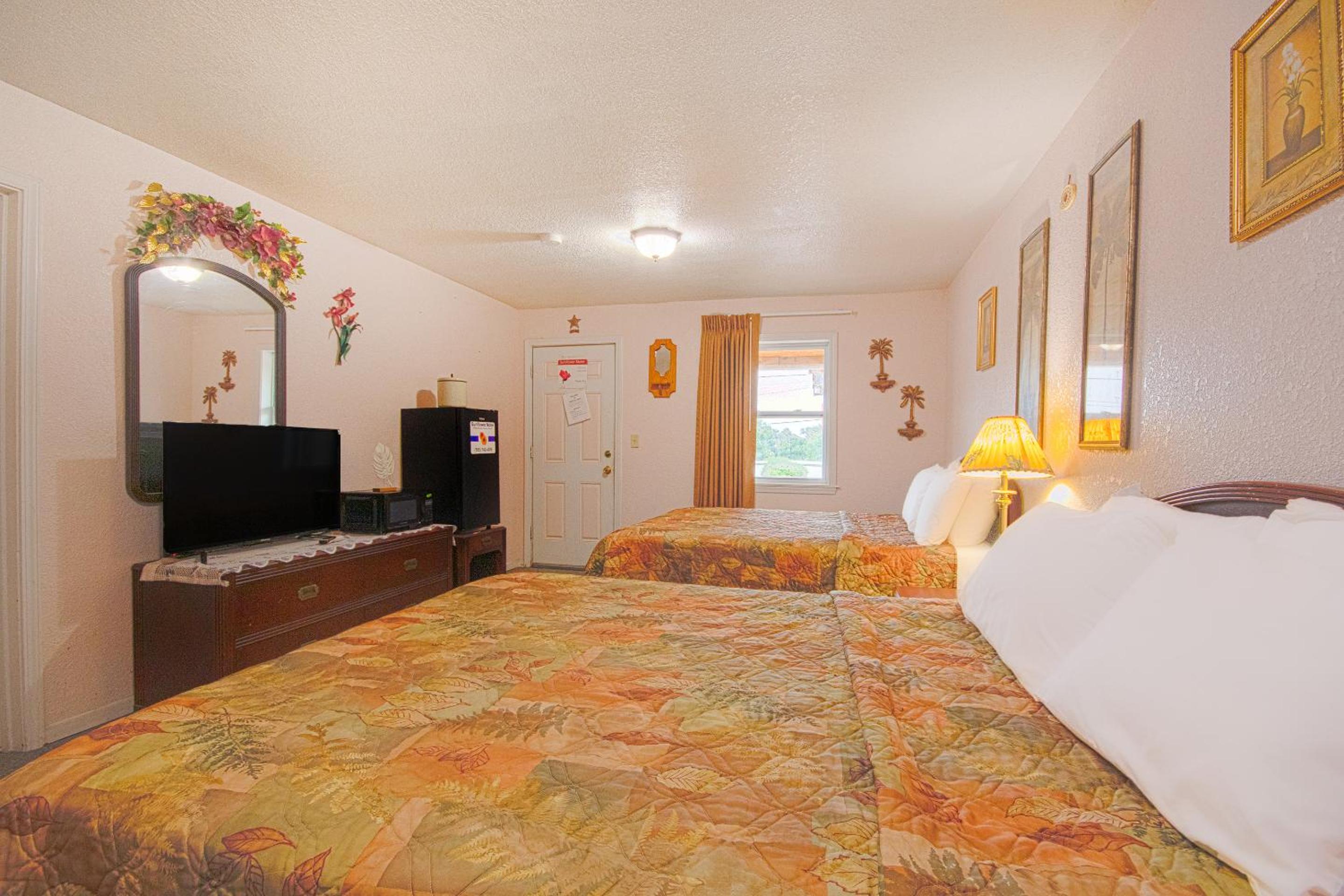 2 Queen Beds Non-Smoking - Photo 2