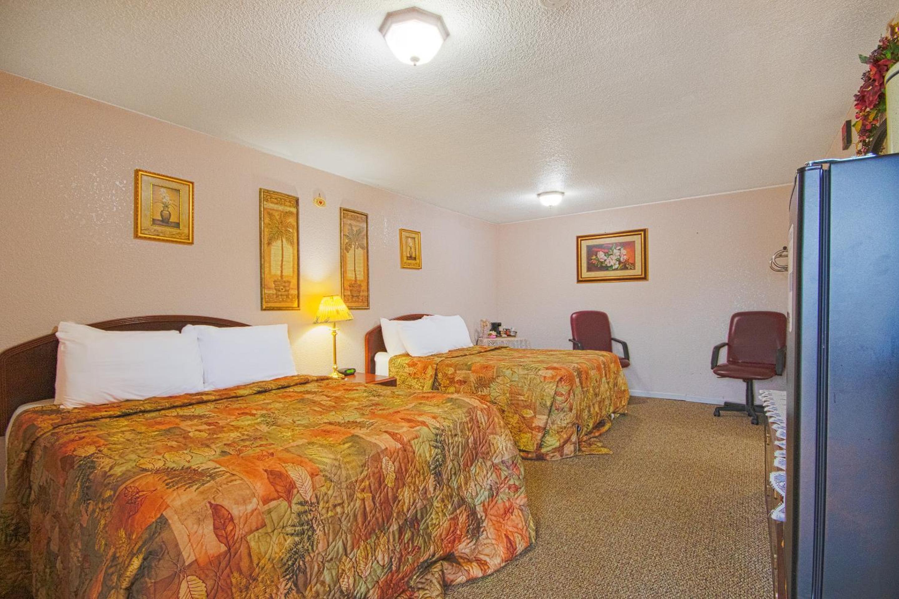 2 Queen Beds Non-Smoking - Photo 11