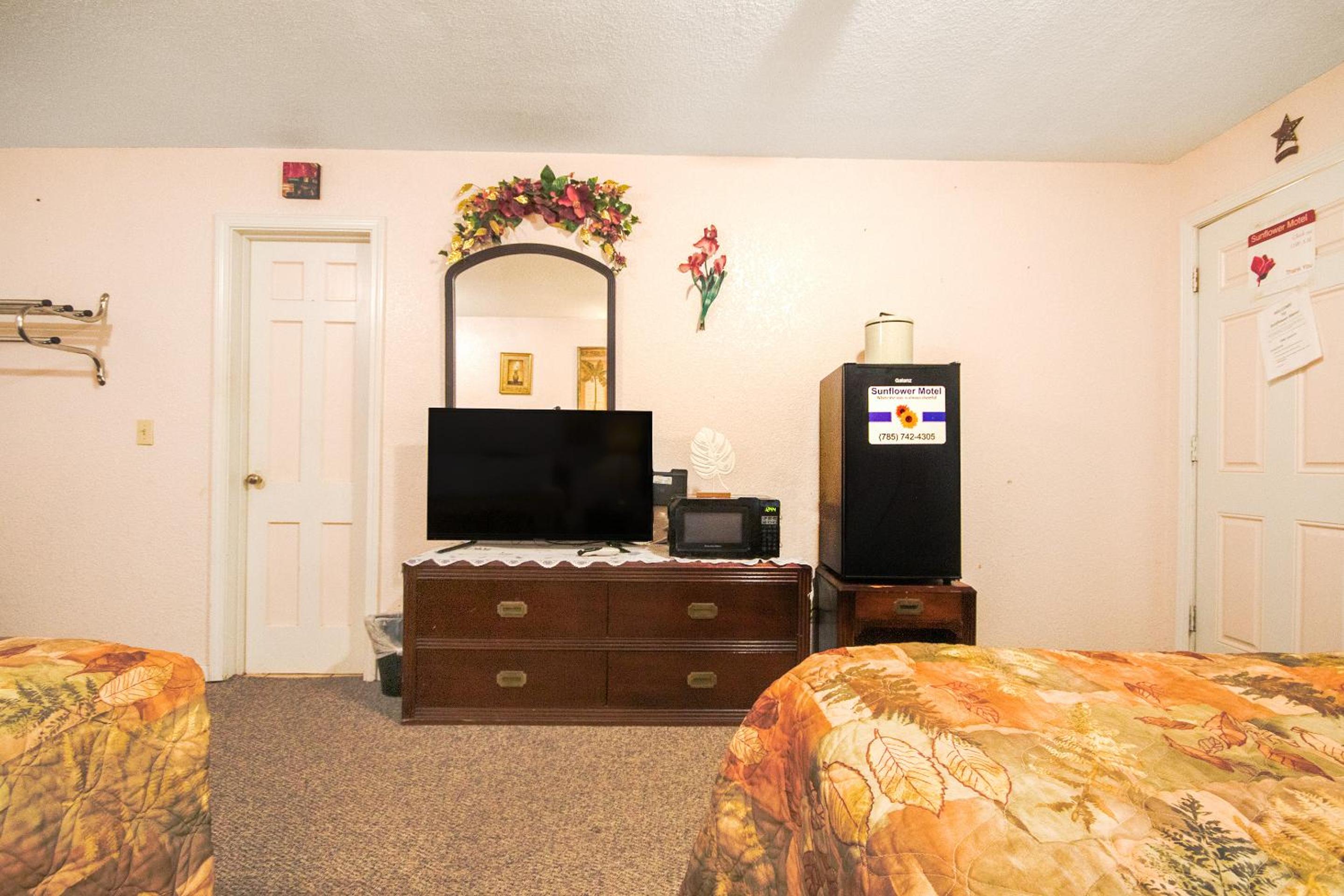 2 Queen Beds Non-Smoking - Photo 5