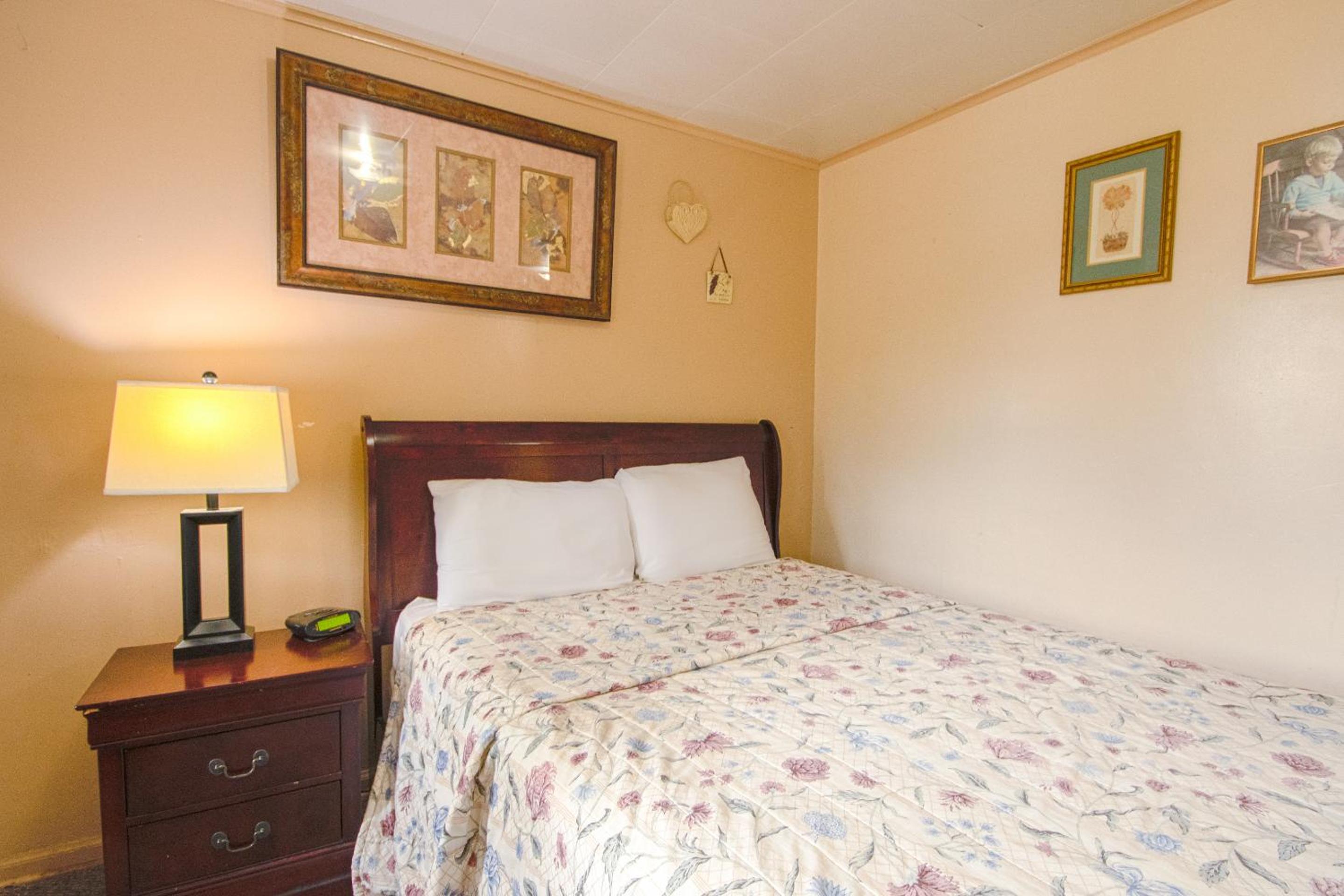 2 Full Beds Non-Smoking - Photo 9