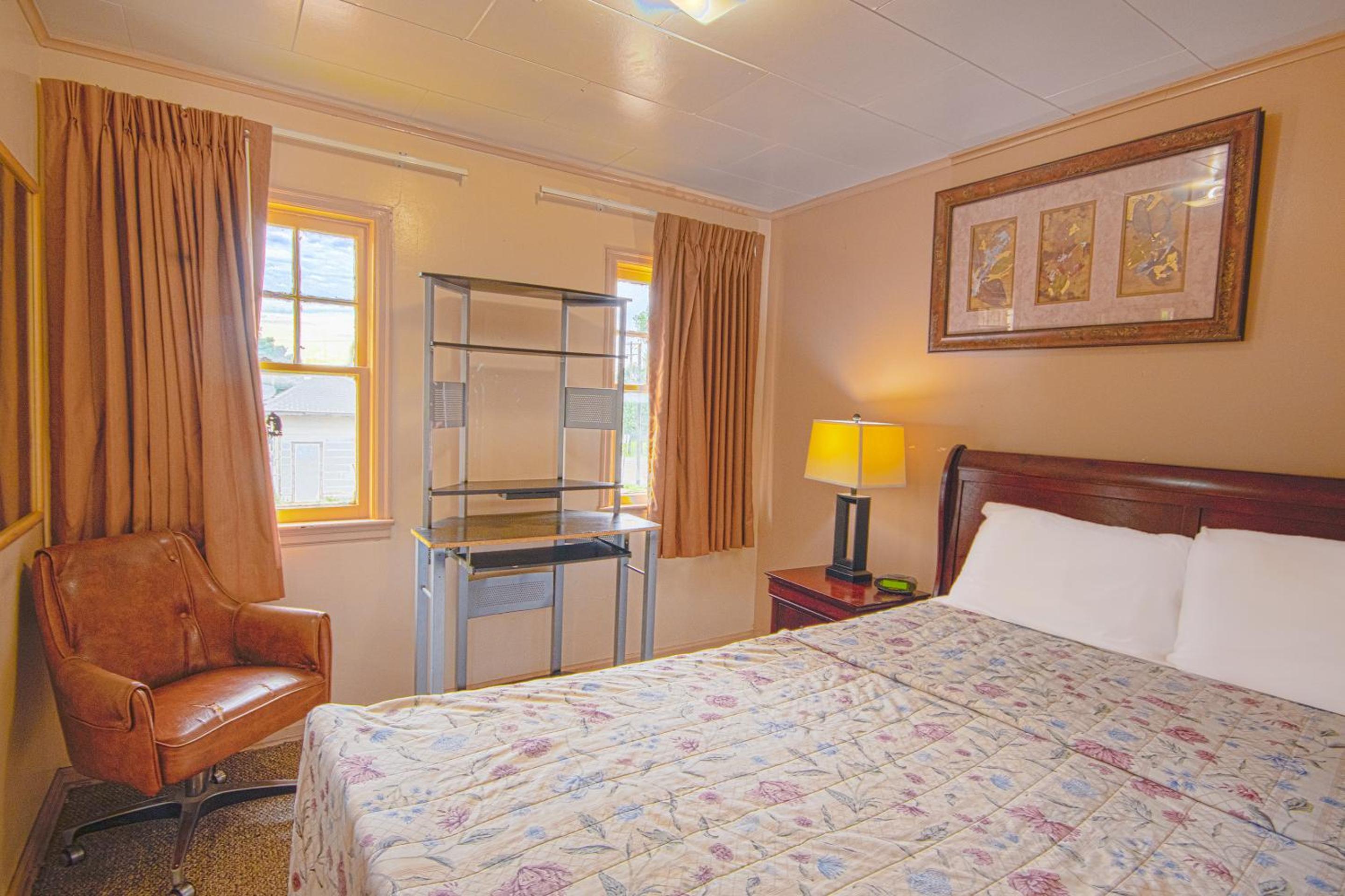2 Full Beds Non-Smoking - Photo 6