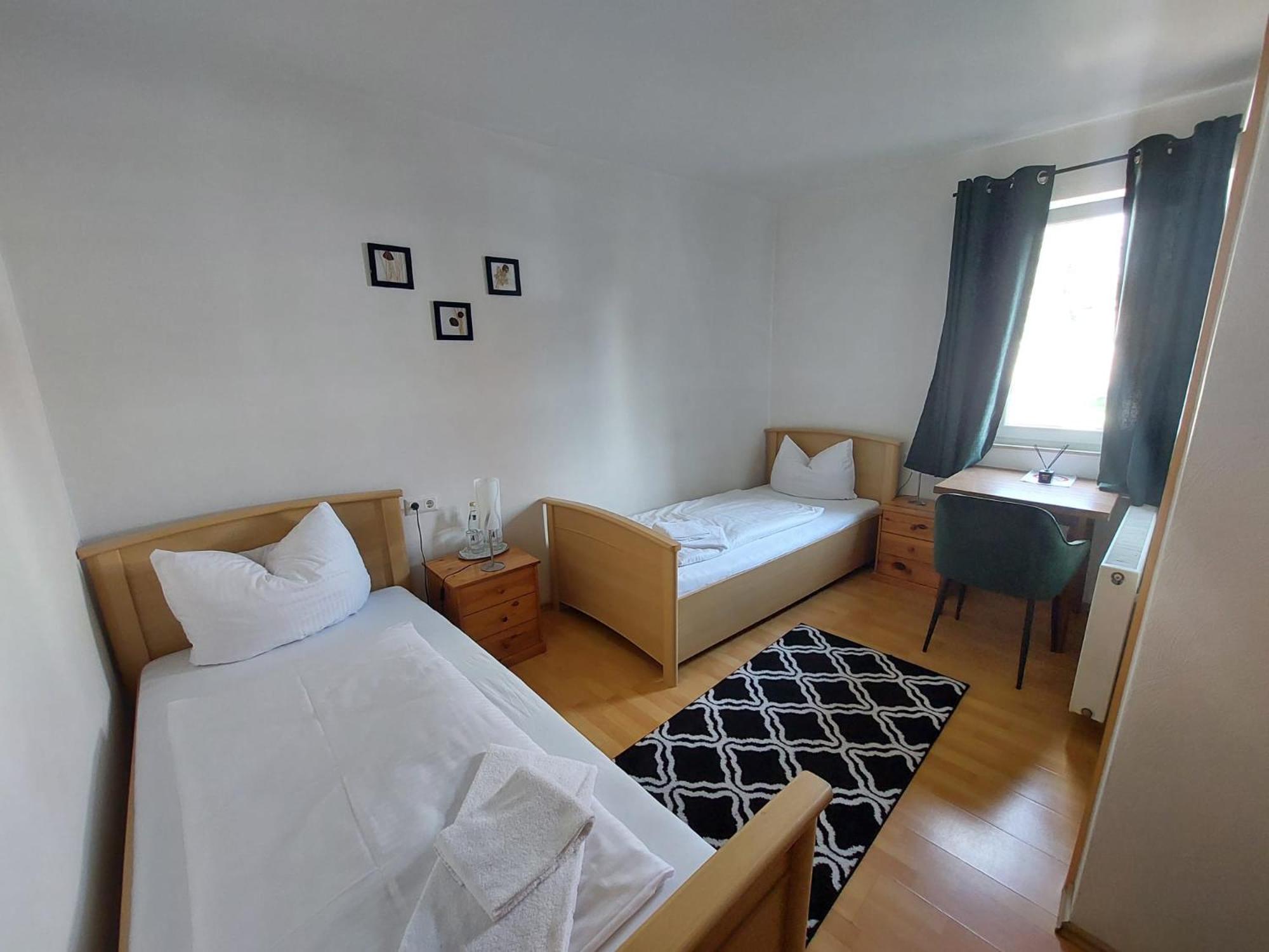 Economy Twin Room photo 3