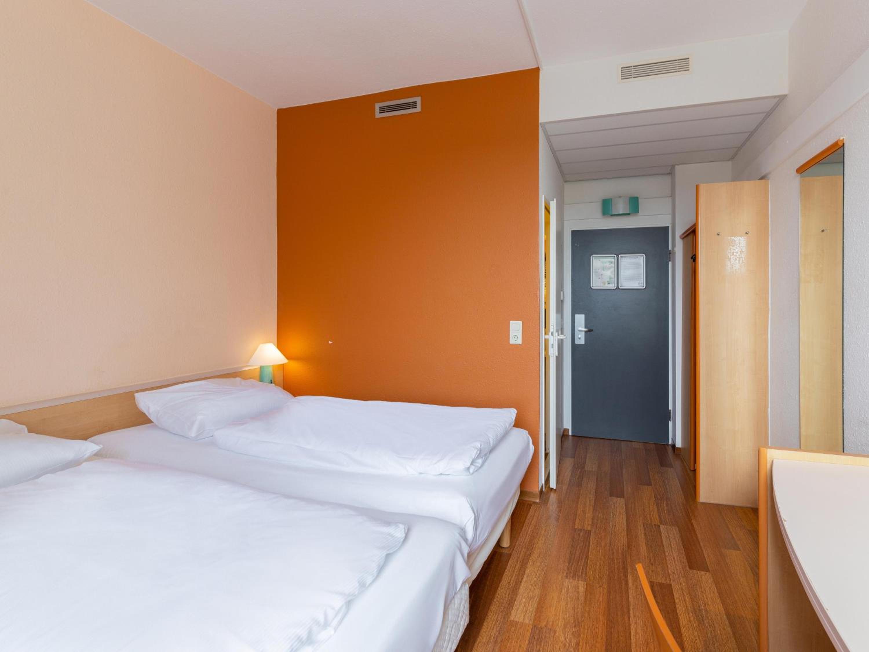Twin Room - Photo 2