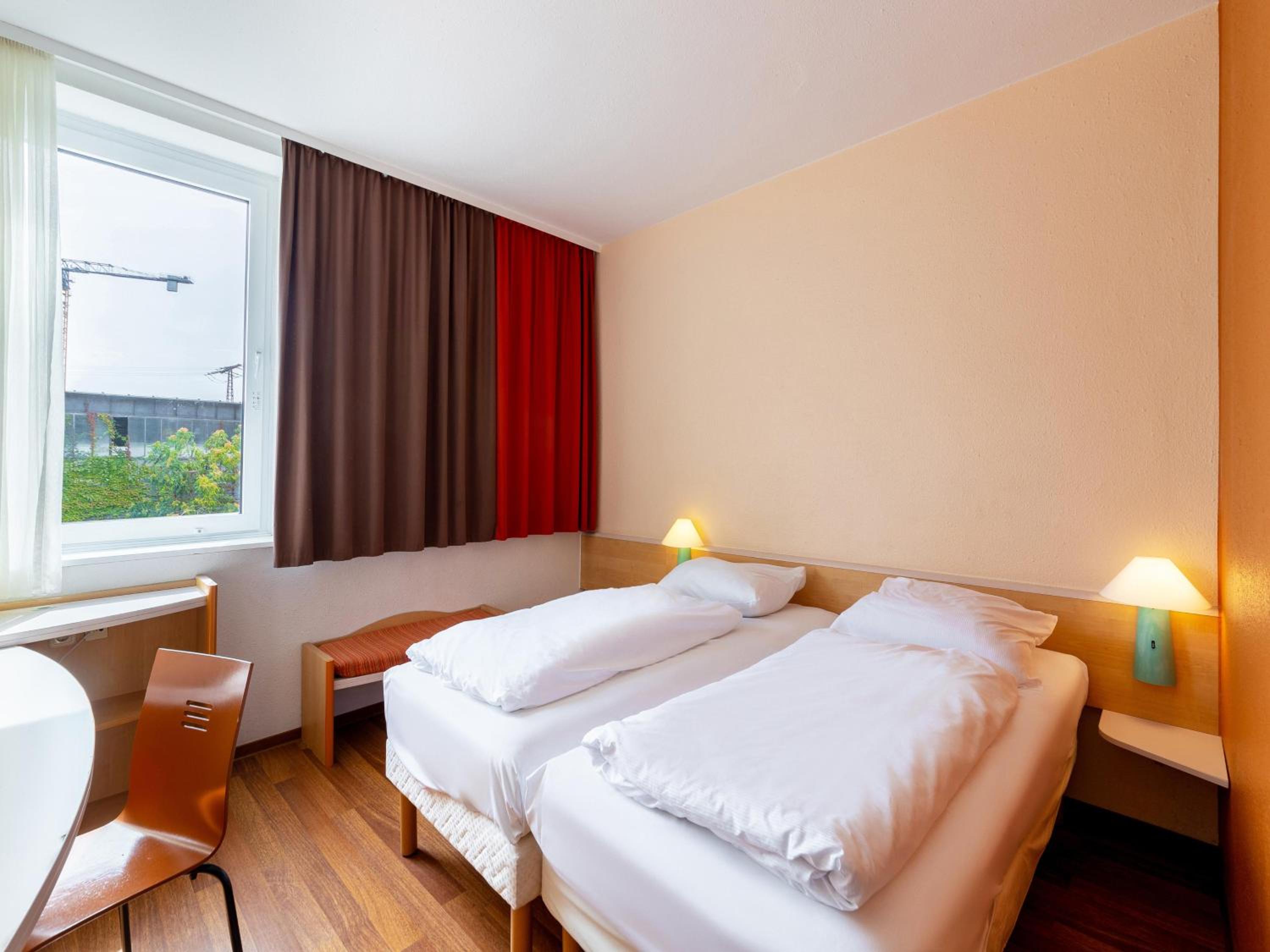 Twin Room - Photo 1
