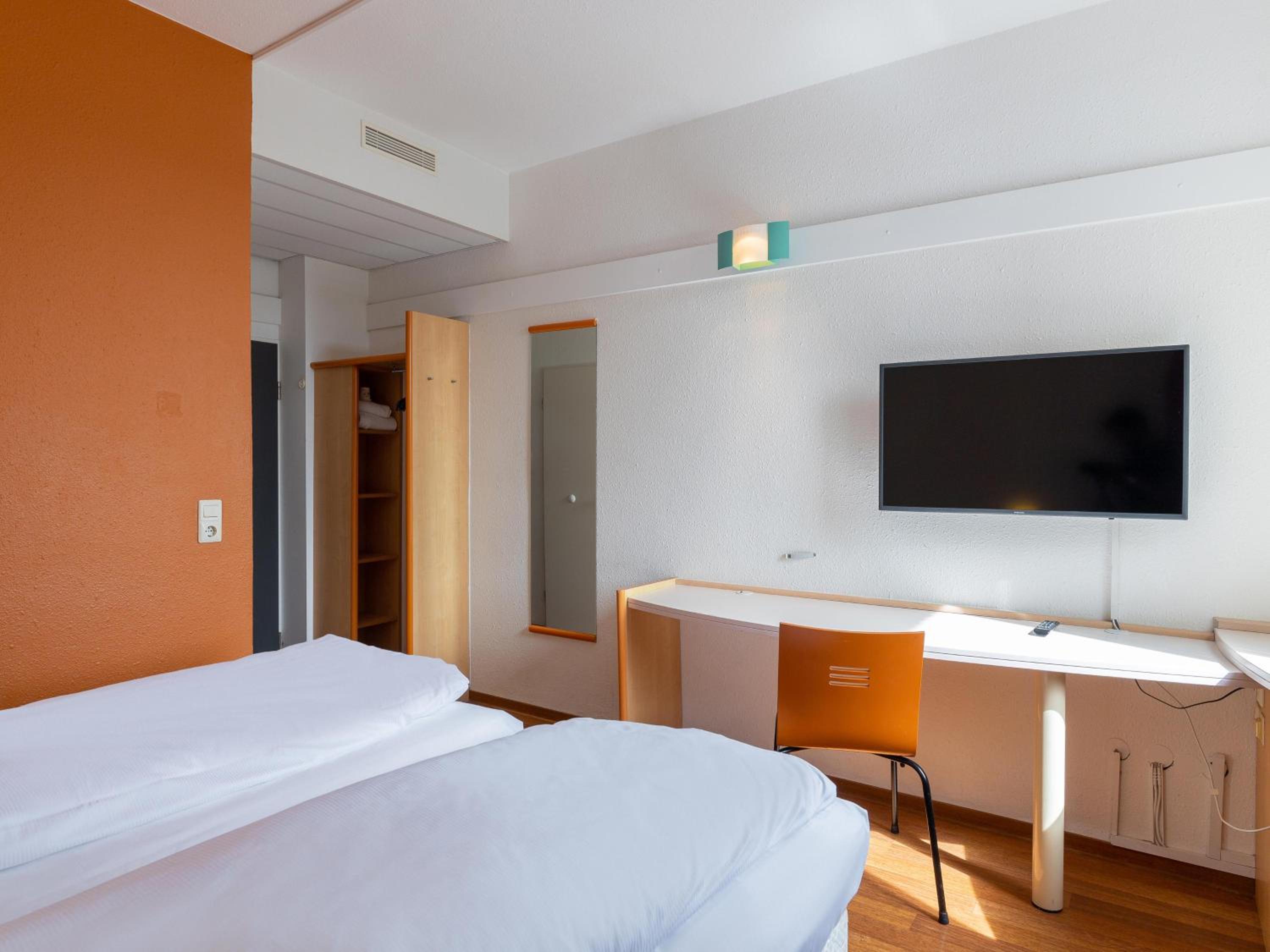 Twin Room - Photo 3