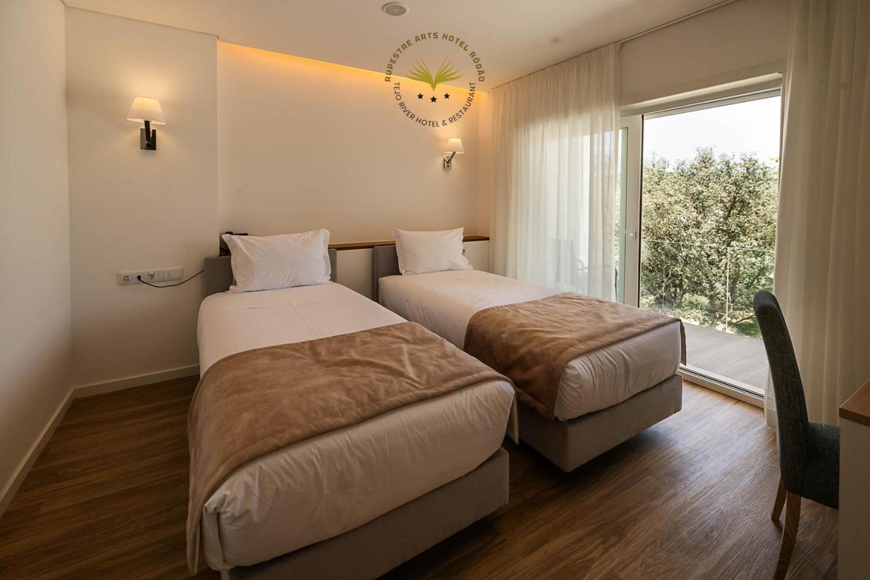 Standard Twin Room - Photo 1