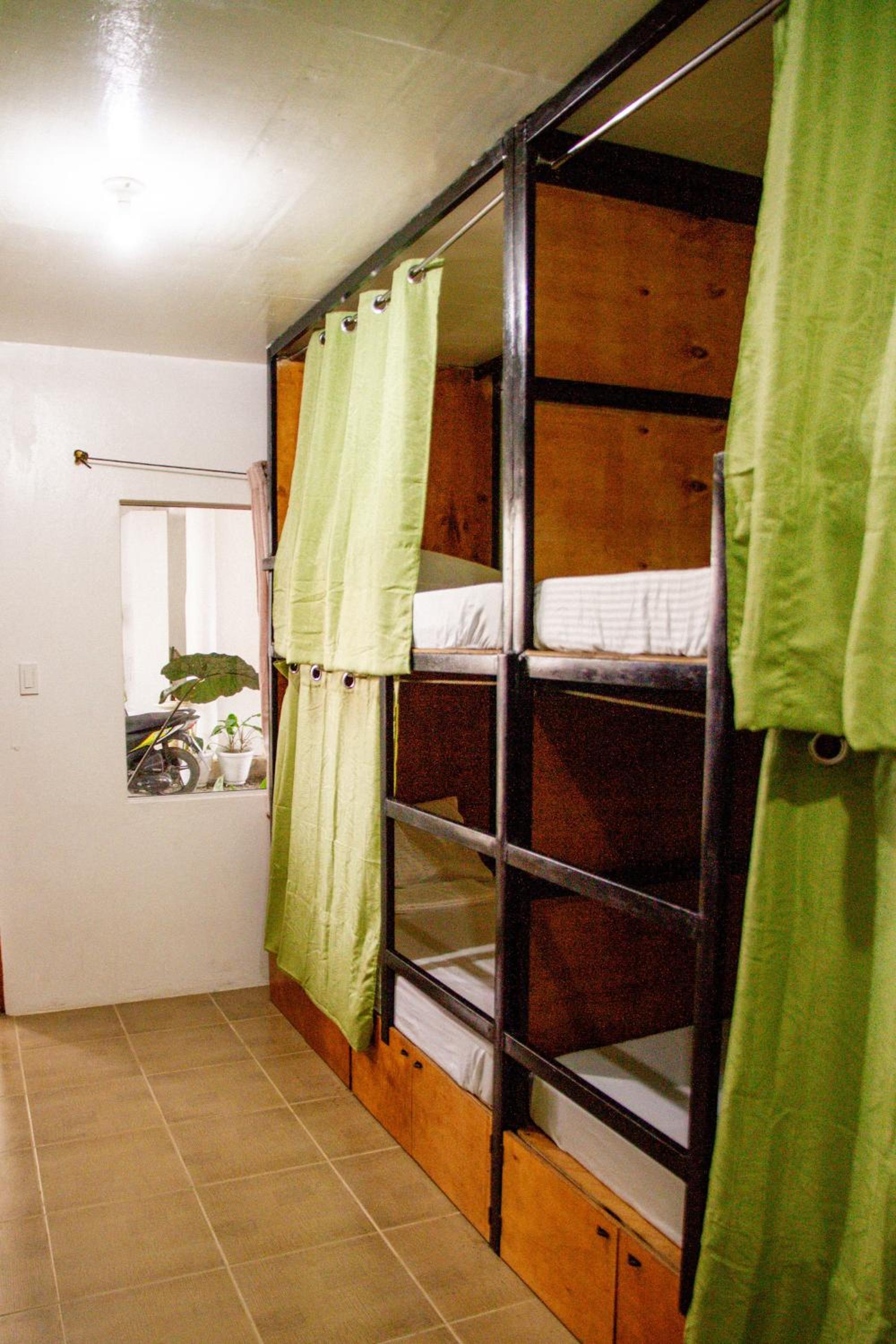 Bed in 8-Bed Mixed Dormitory Room photo 1