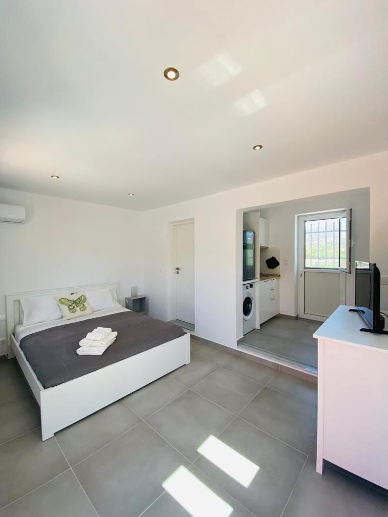 Deluxe Double Room with Balcony and Sea View photo 1