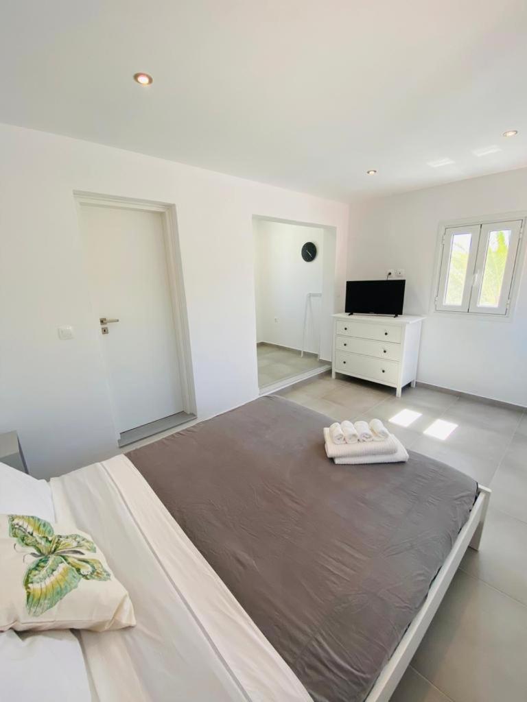 Deluxe Double Room with Balcony and Sea View photo 3