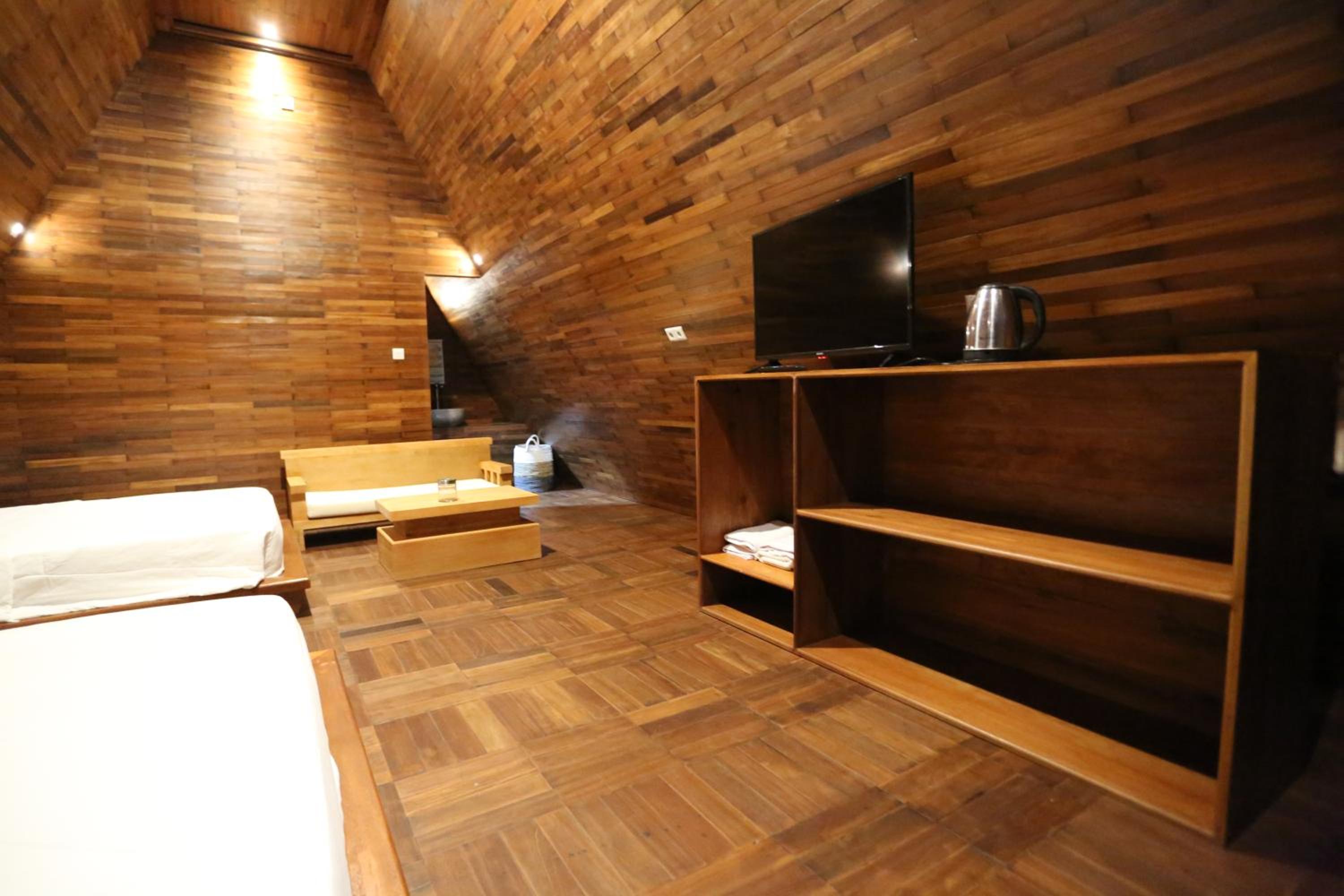 Deluxe Double or Twin Room with Pool Access - Photo 16