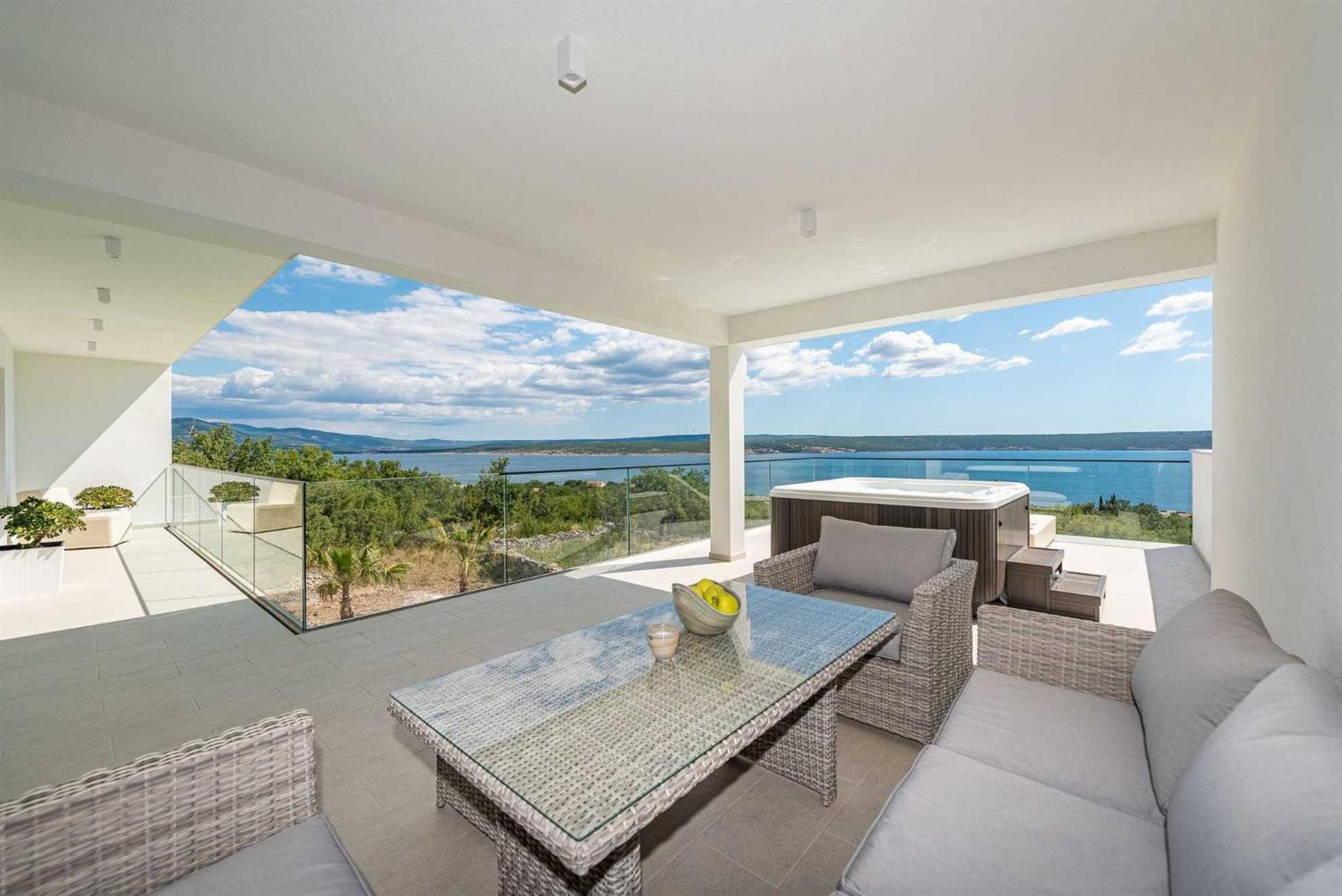 Villa photo 2