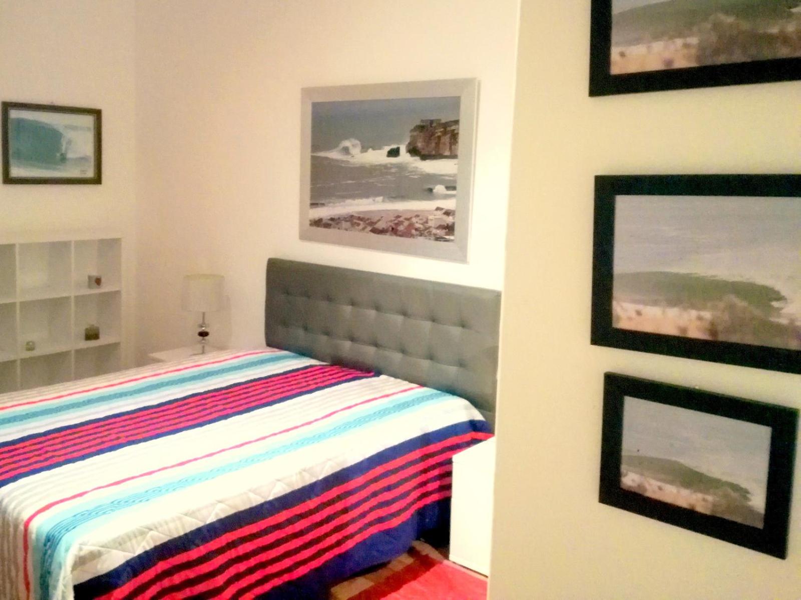 Queen Room with Shared Bathroom photo 3