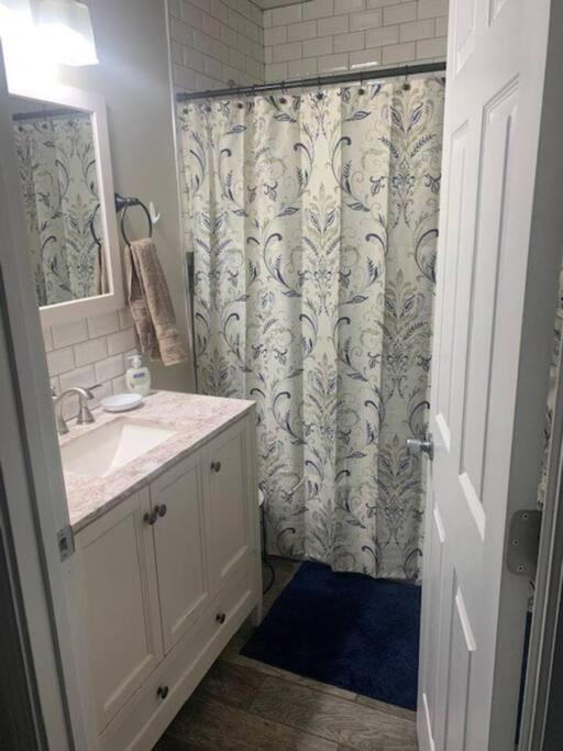 Three-Bedroom House photo 2