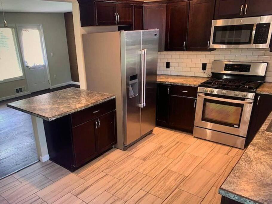 Three-Bedroom House photo 3