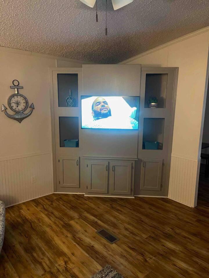 Three-Bedroom House photo 3